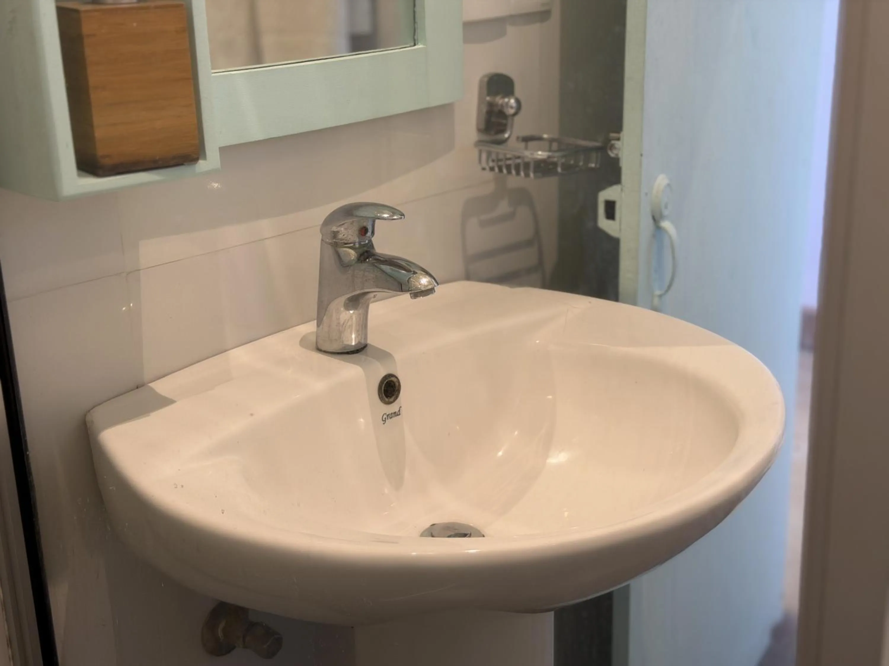 Bathroom in Sri Gemunu Beach Resort