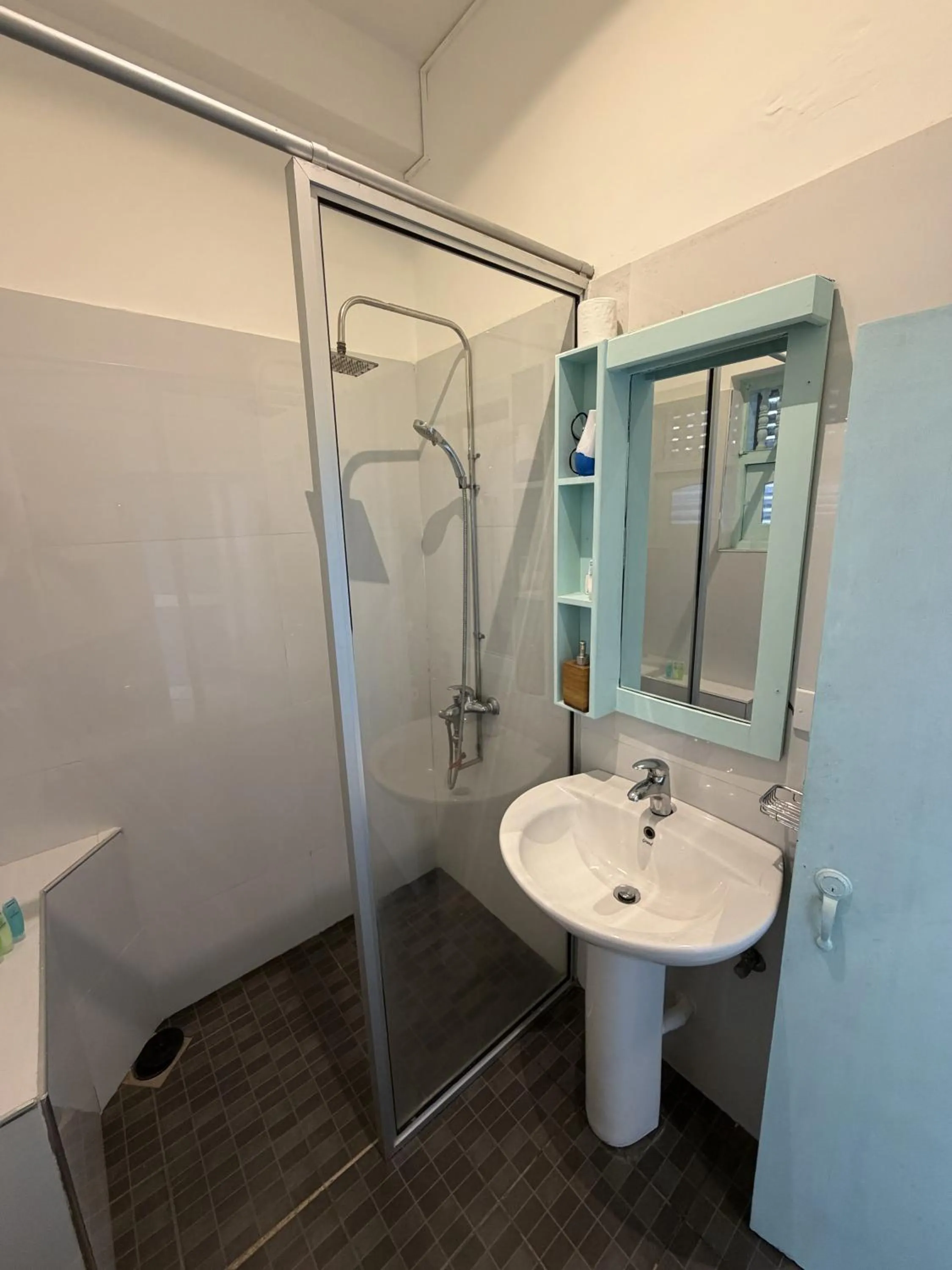 Bathroom in Sri Gemunu Beach Resort
