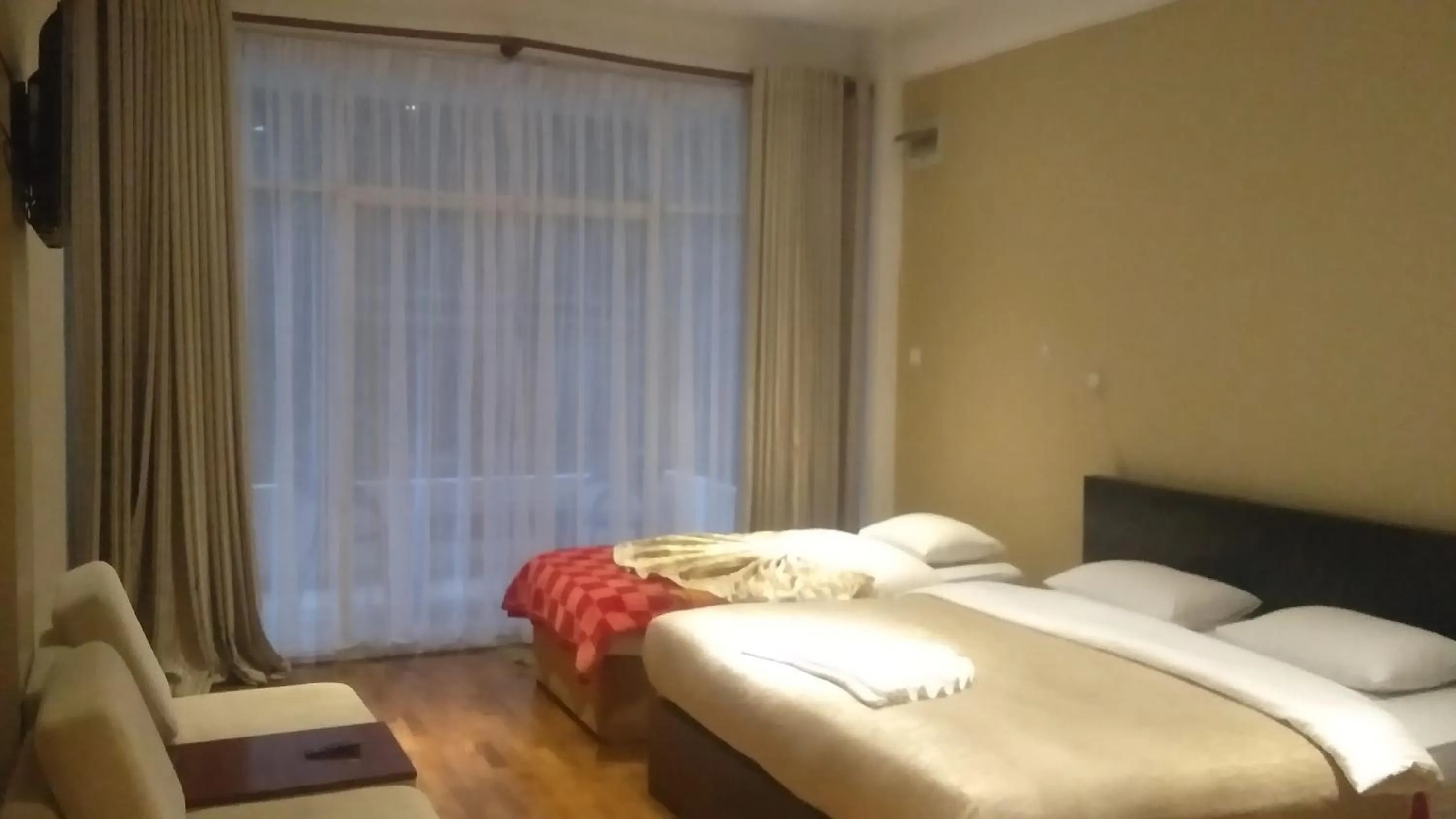 Photo of the whole room, Bed in Panorama Green View Hotel Nuwara Eliya