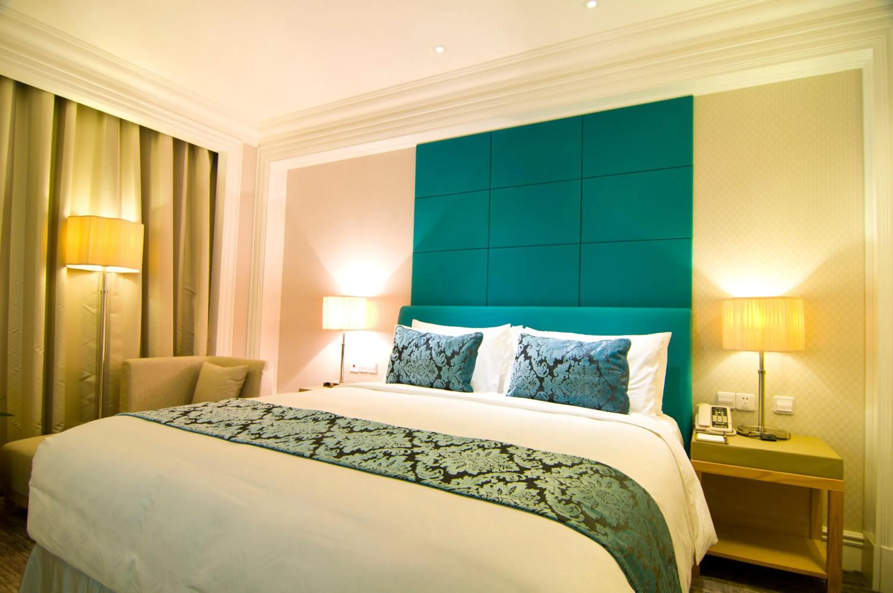 Photo of the whole room, Bed in Royal Grace Hotel Optics Valley Wuhan