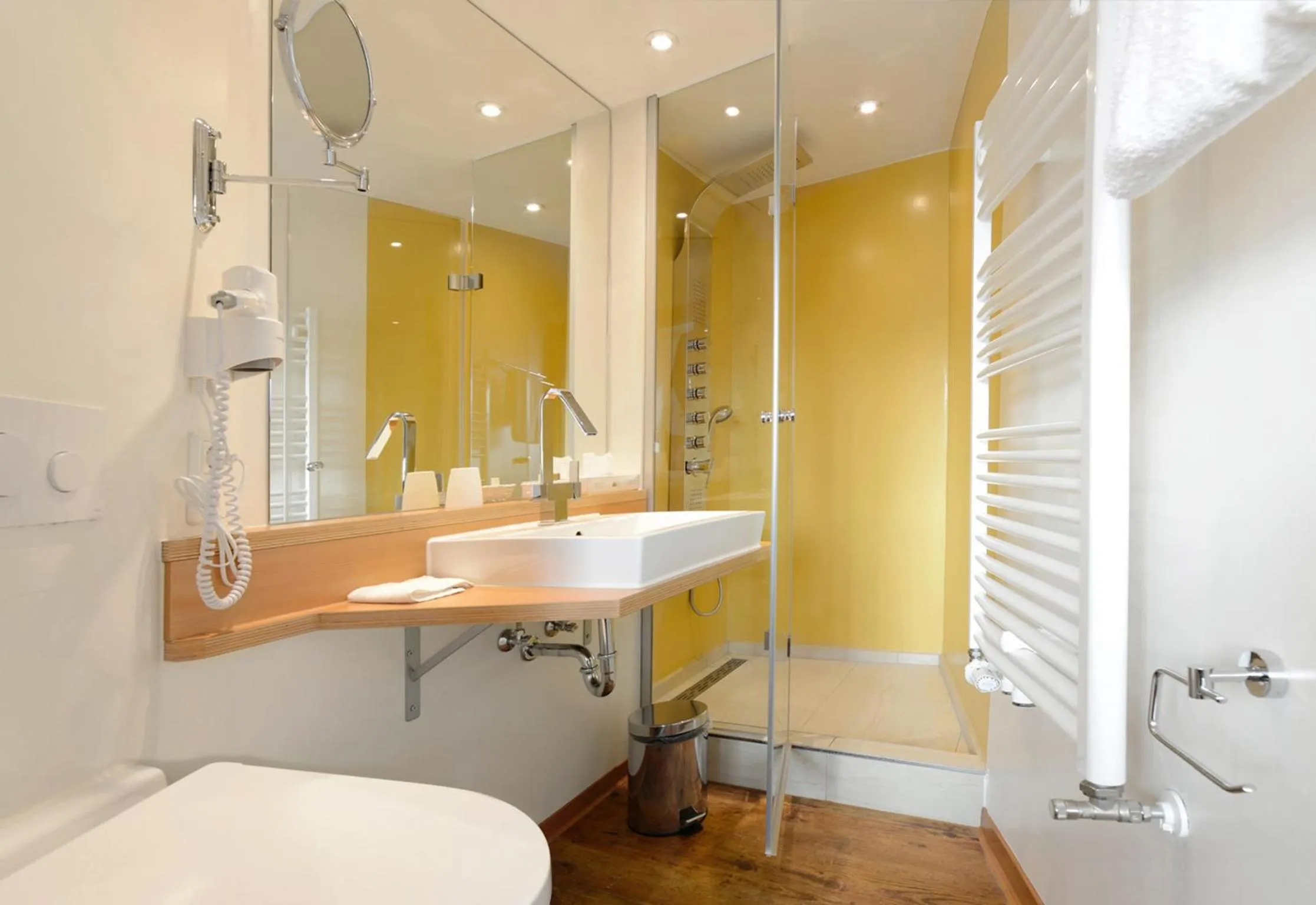 Shower in Hotel Bayerisch Meran