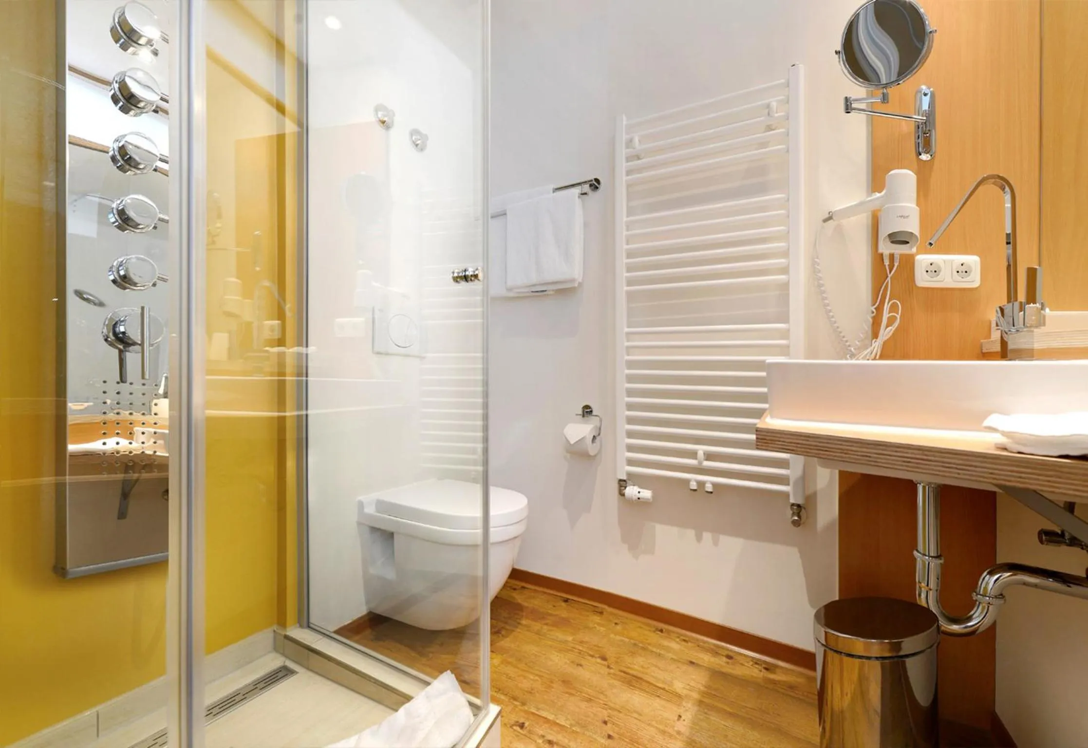 Shower in Hotel Bayerisch Meran