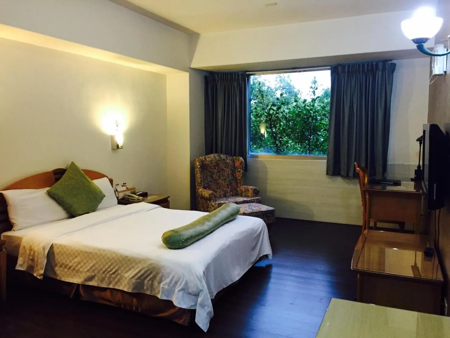 Bedroom, Bed in Berkeley Business Hotel Zhongzheng