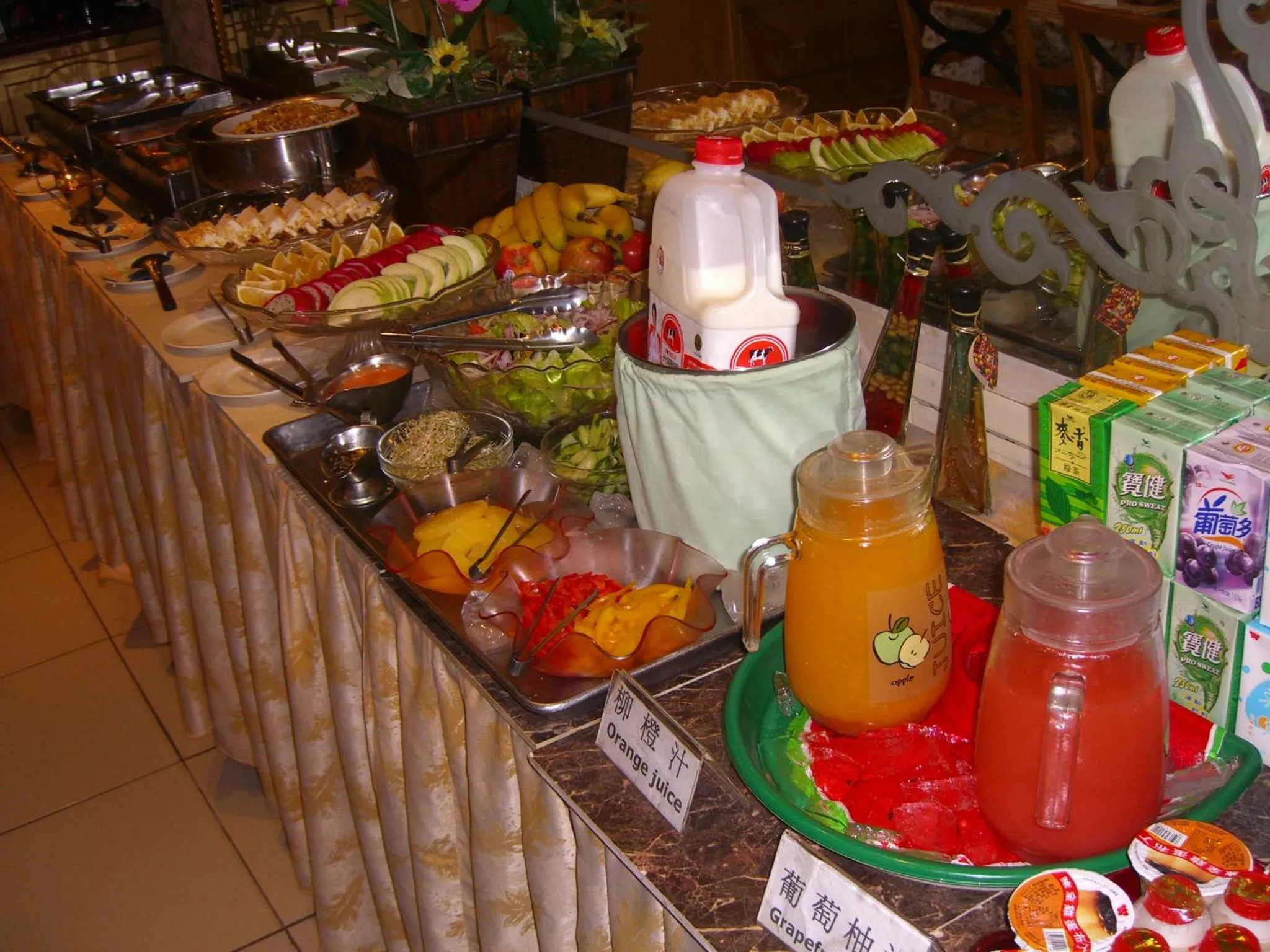 Buffet breakfast in Berkeley Business Hotel Zhongzheng