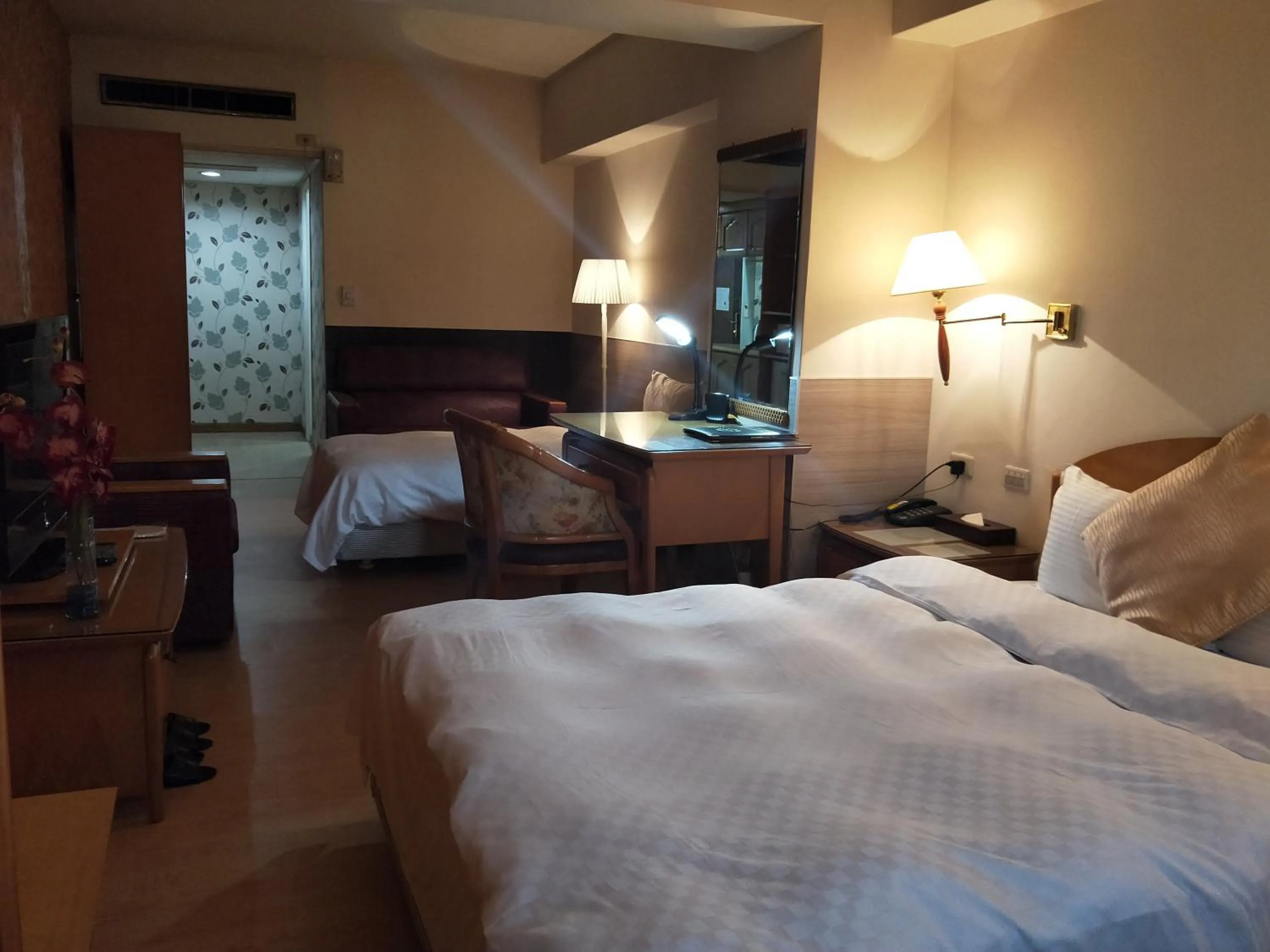 Decorative detail, Bed in Berkeley Business Hotel Zhongzheng