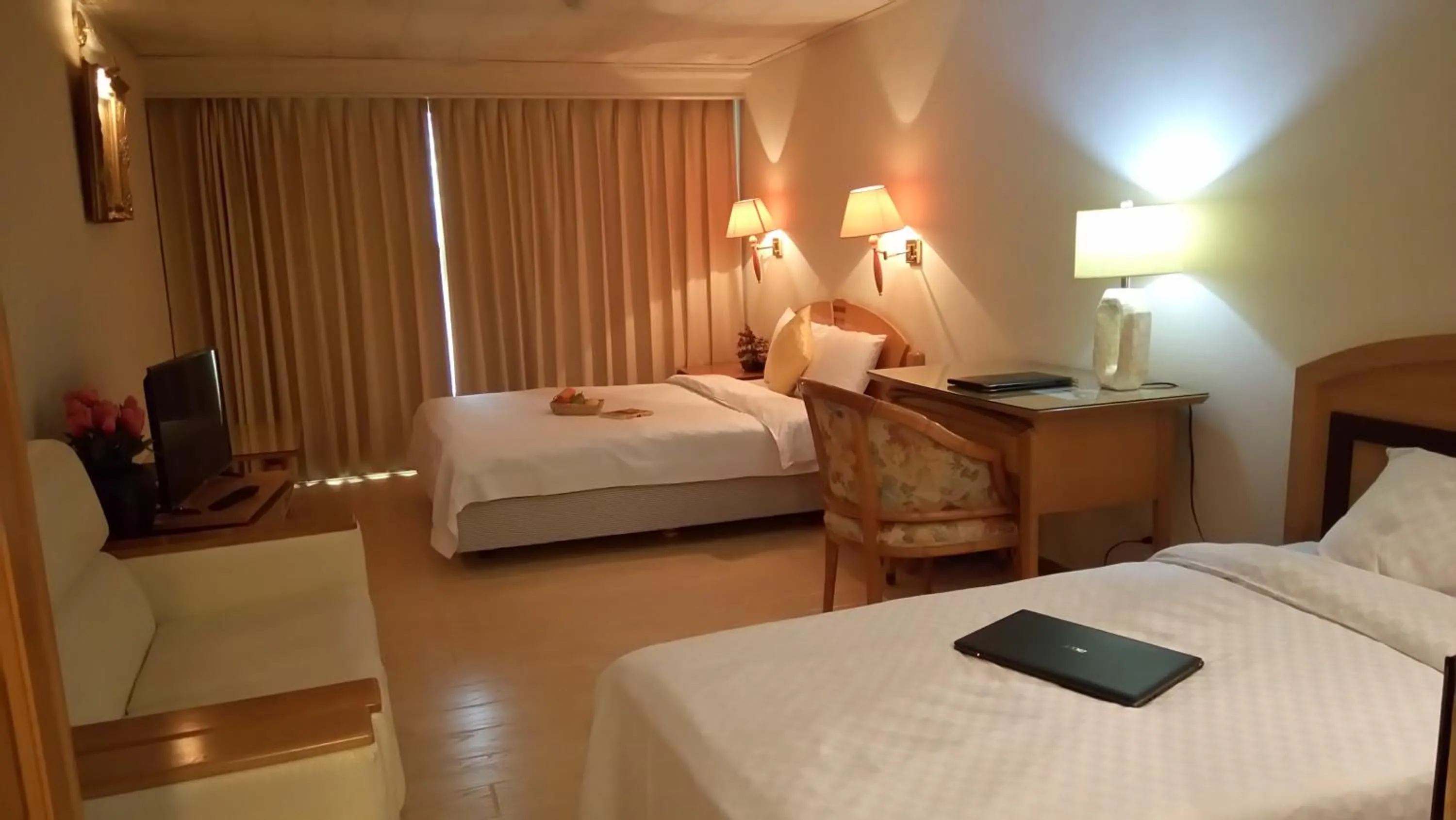 Photo of the whole room, Bed in Berkeley Business Hotel Zhongzheng