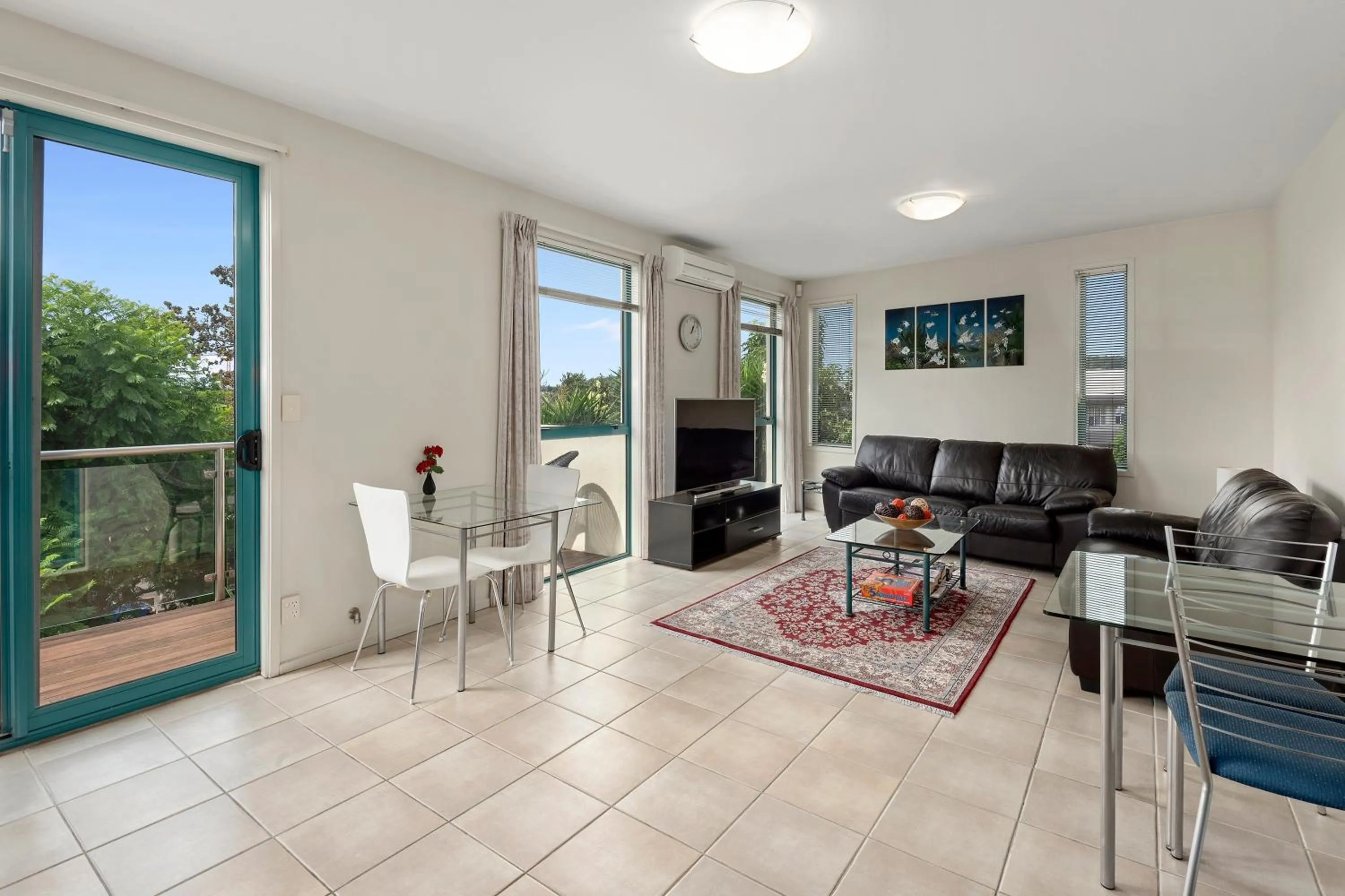 Communal lounge/ TV room in Parkhill Accommodation