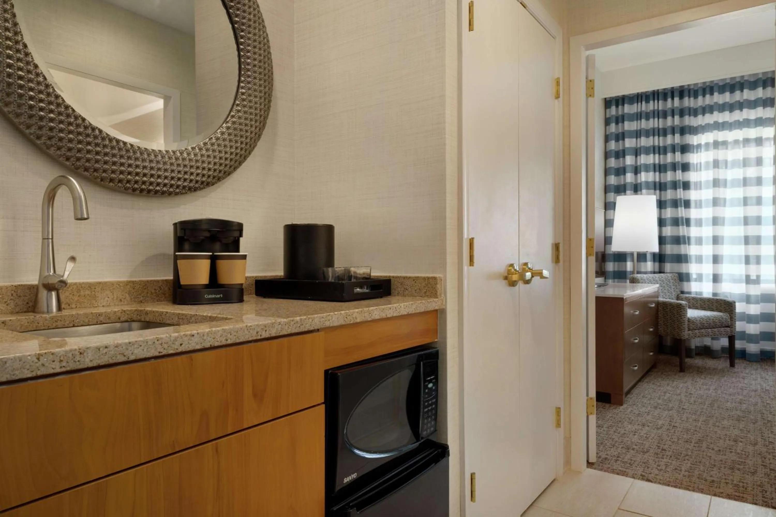 Photo of the whole room in Embassy Suites by Hilton Philadelphia Valley Forge