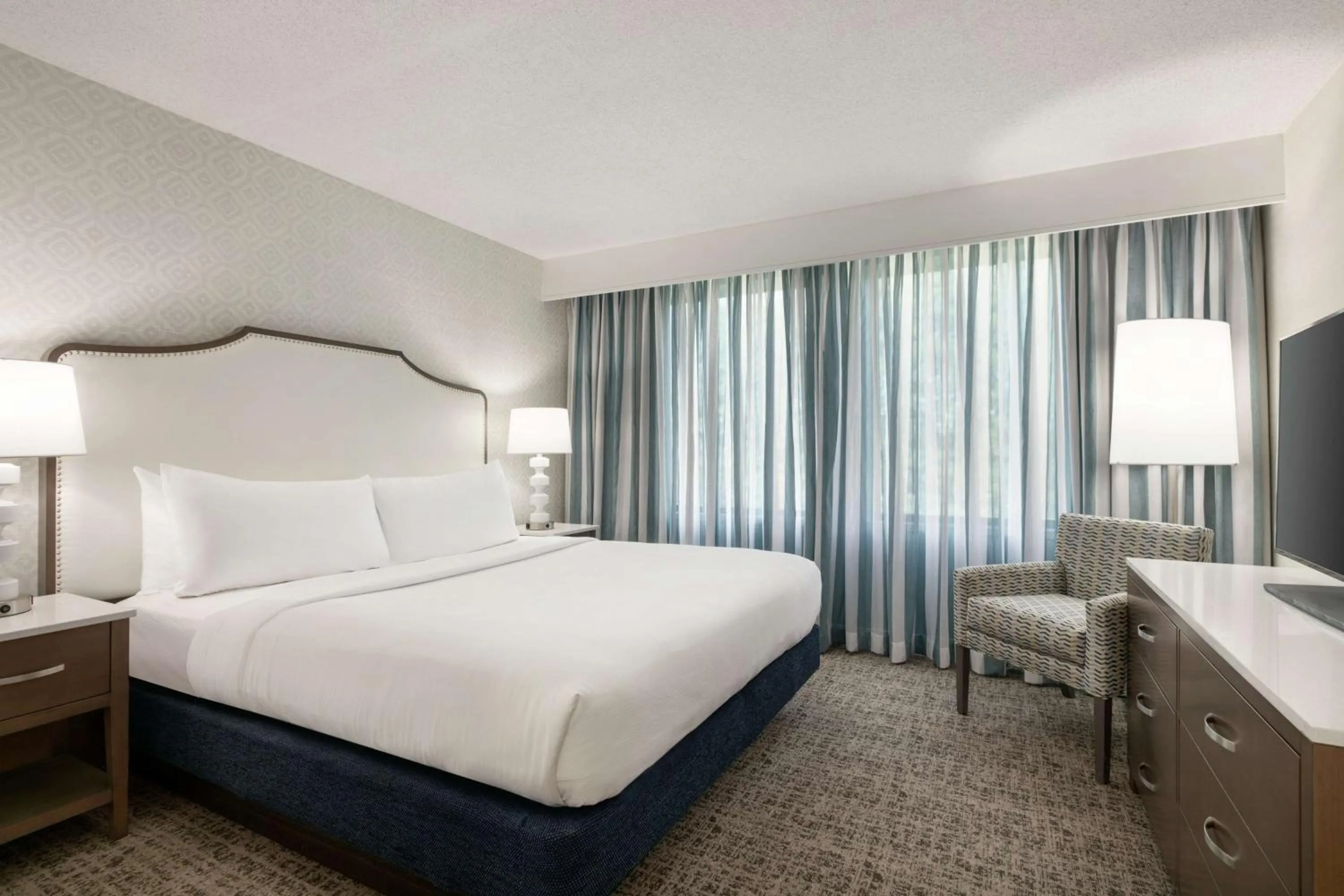 Bedroom, Bed in Embassy Suites by Hilton Philadelphia Valley Forge