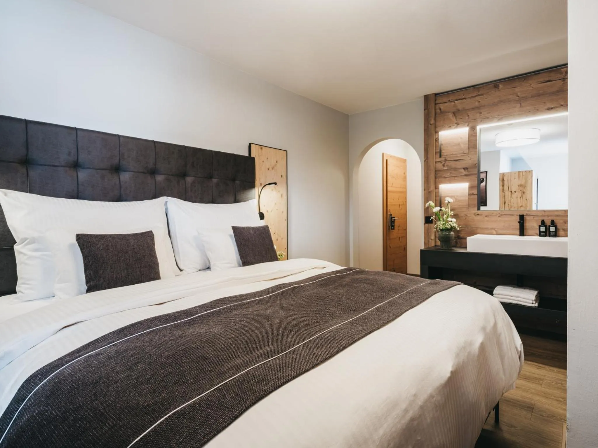 Photo of the whole room, Bed in VAYA Zell am See