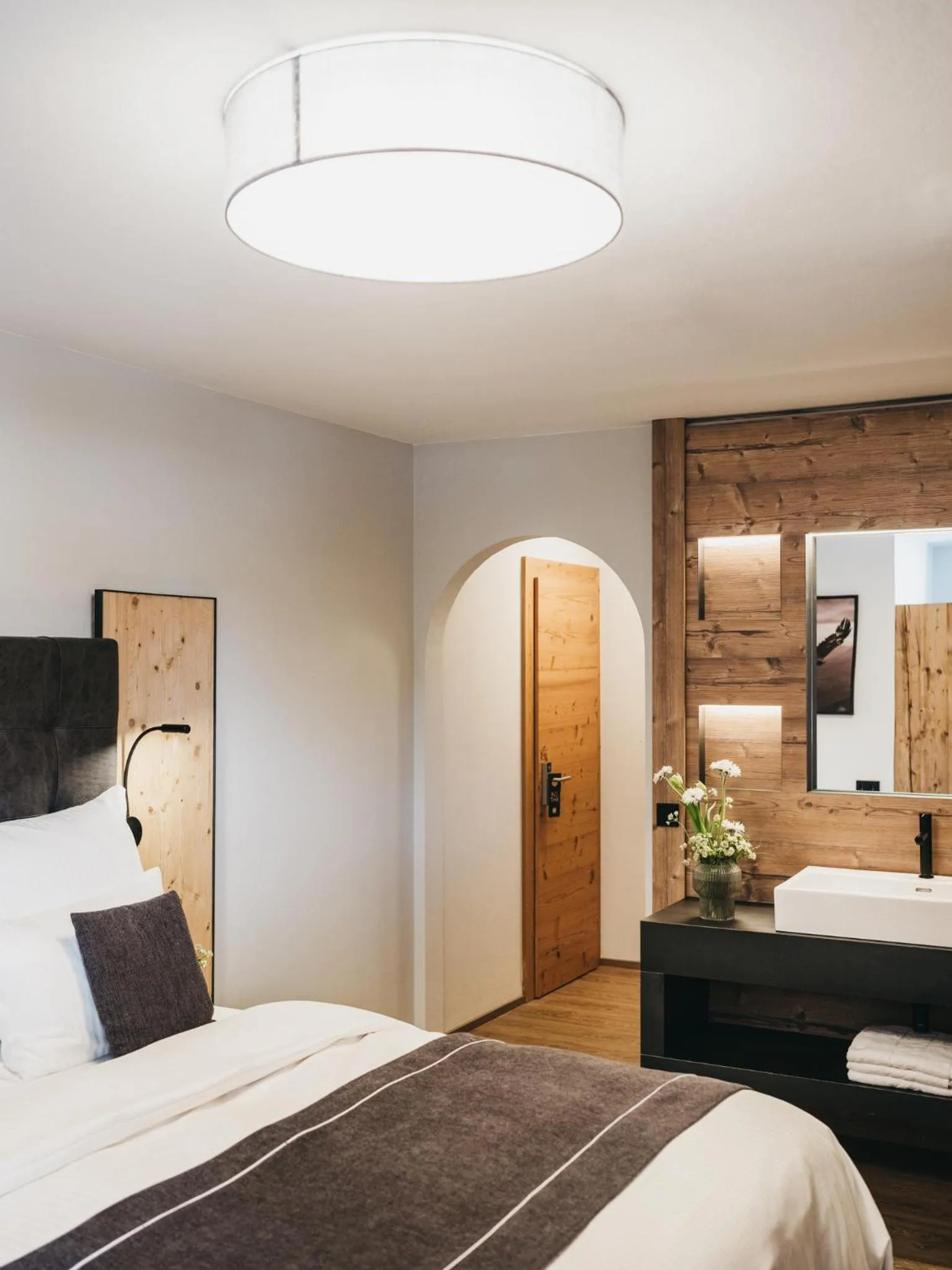 Photo of the whole room, Bed in VAYA Zell am See