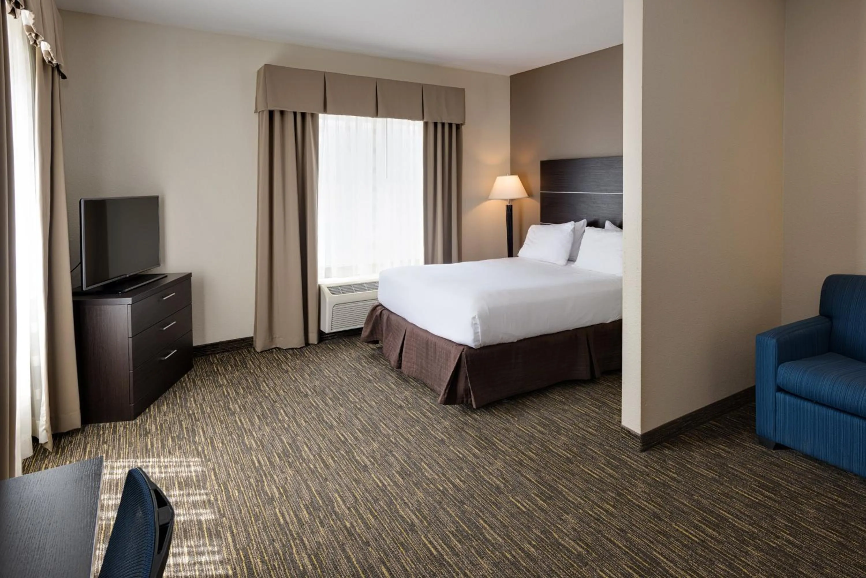 Bedroom, Bed in Holiday Inn Express & Suites East Wichita I-35 Andover by IHG