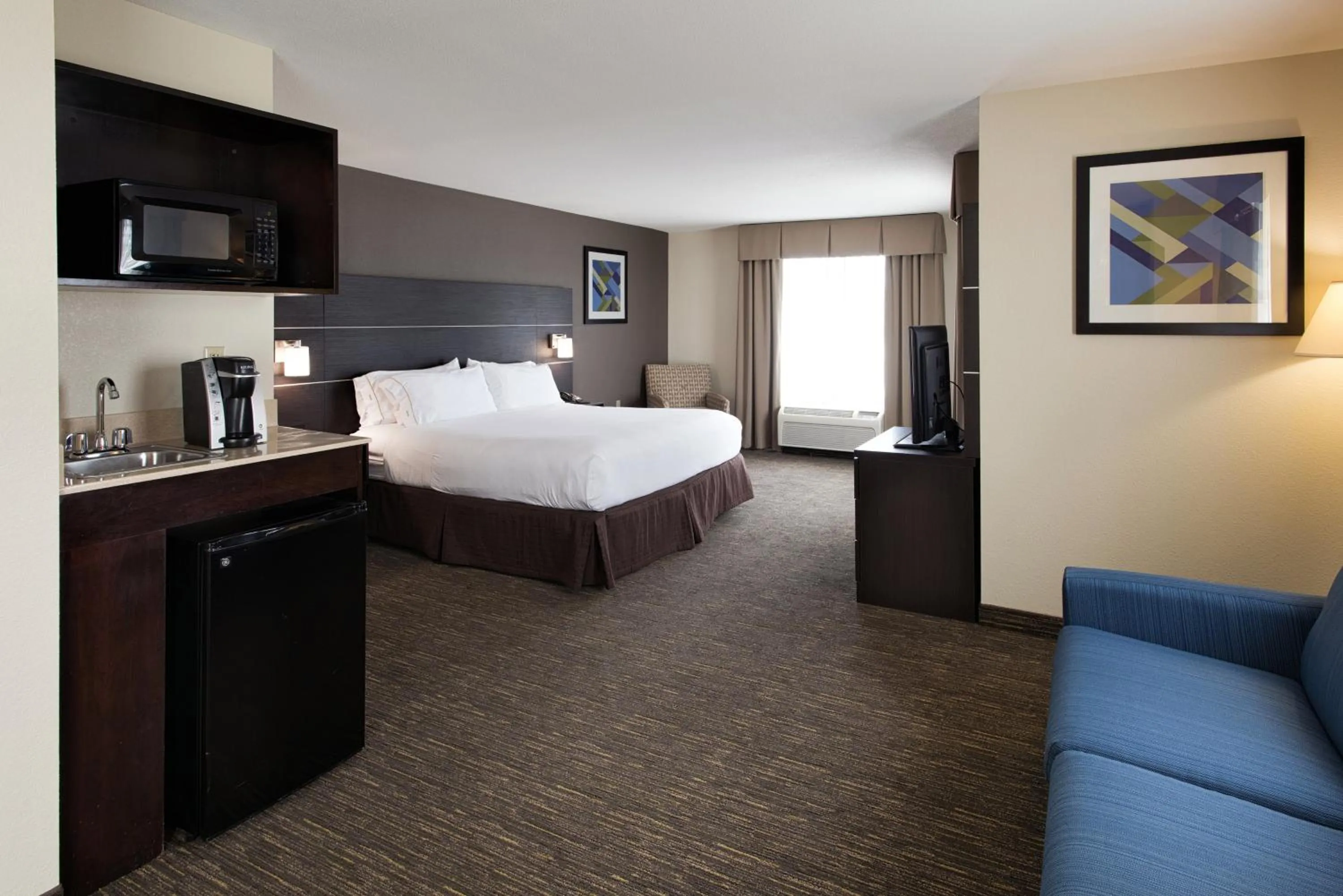 Bedroom, Bed in Holiday Inn Express & Suites East Wichita I-35 Andover by IHG