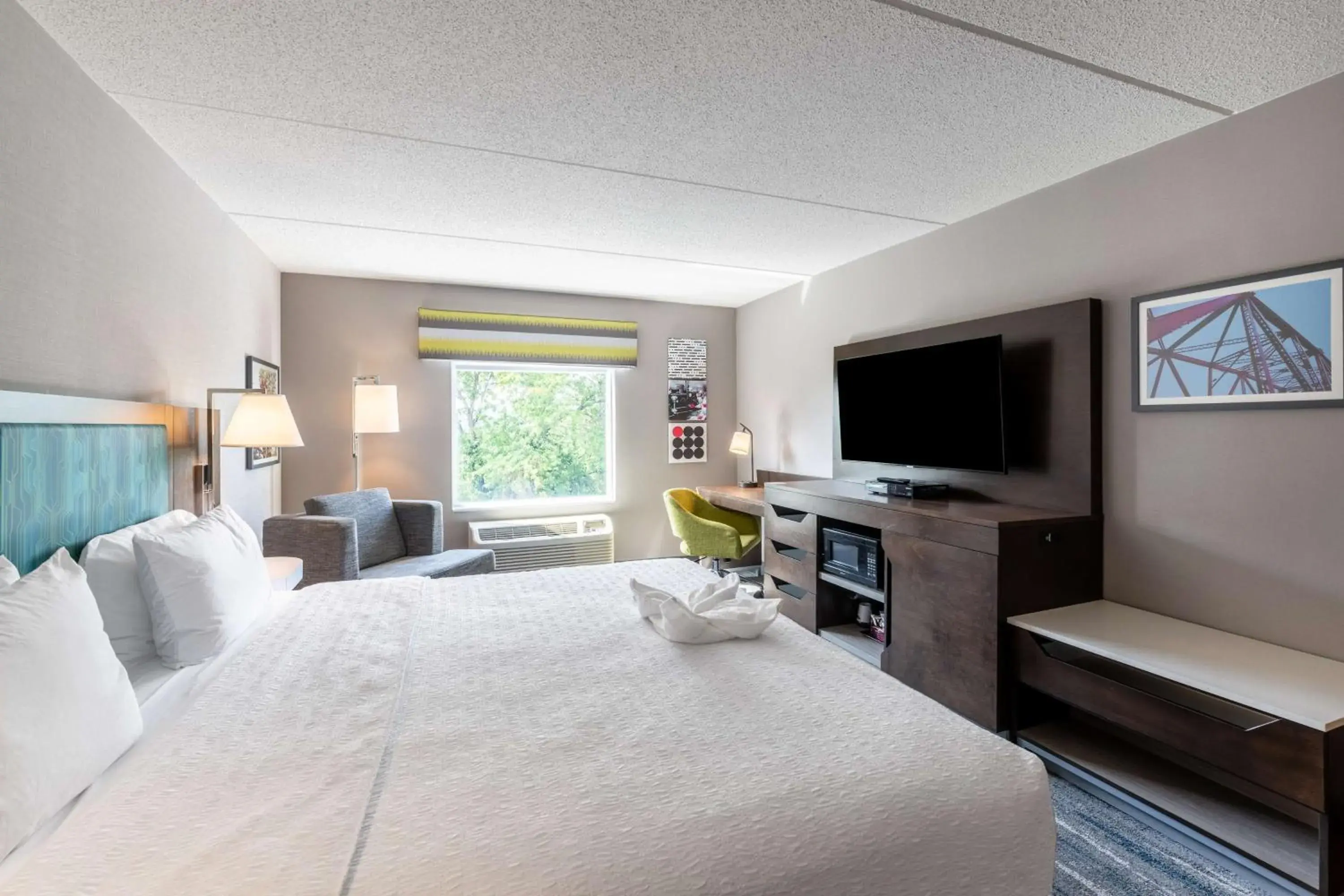 Bed in Hampton Inn & Suites Poughkeepsie Bed in Hampton Inn & Suites Poughkeepsie