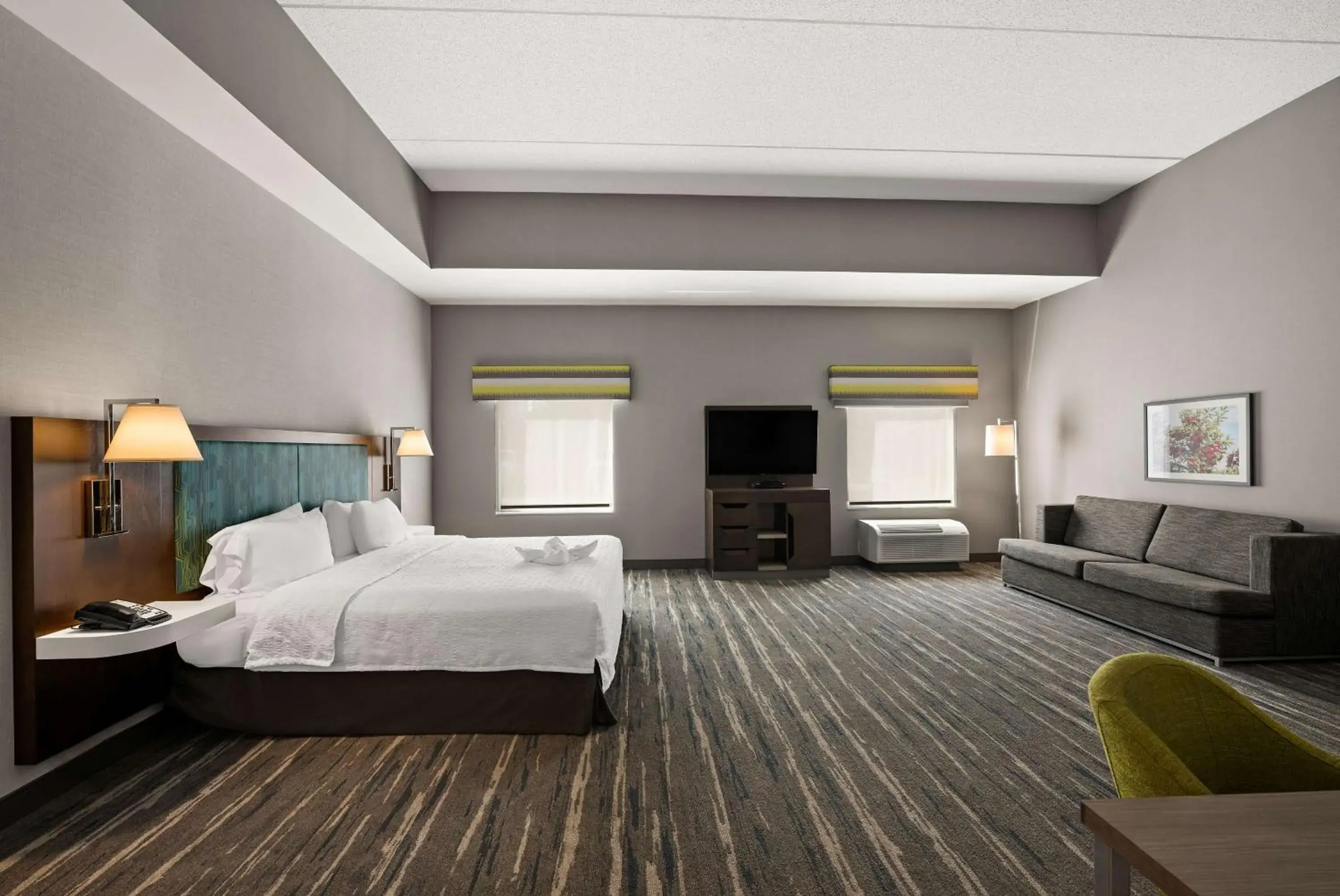 Living room, Bed in Hampton Inn & Suites Poughkeepsie Living room, Bed in Hampton Inn & Suites Poughkeepsie