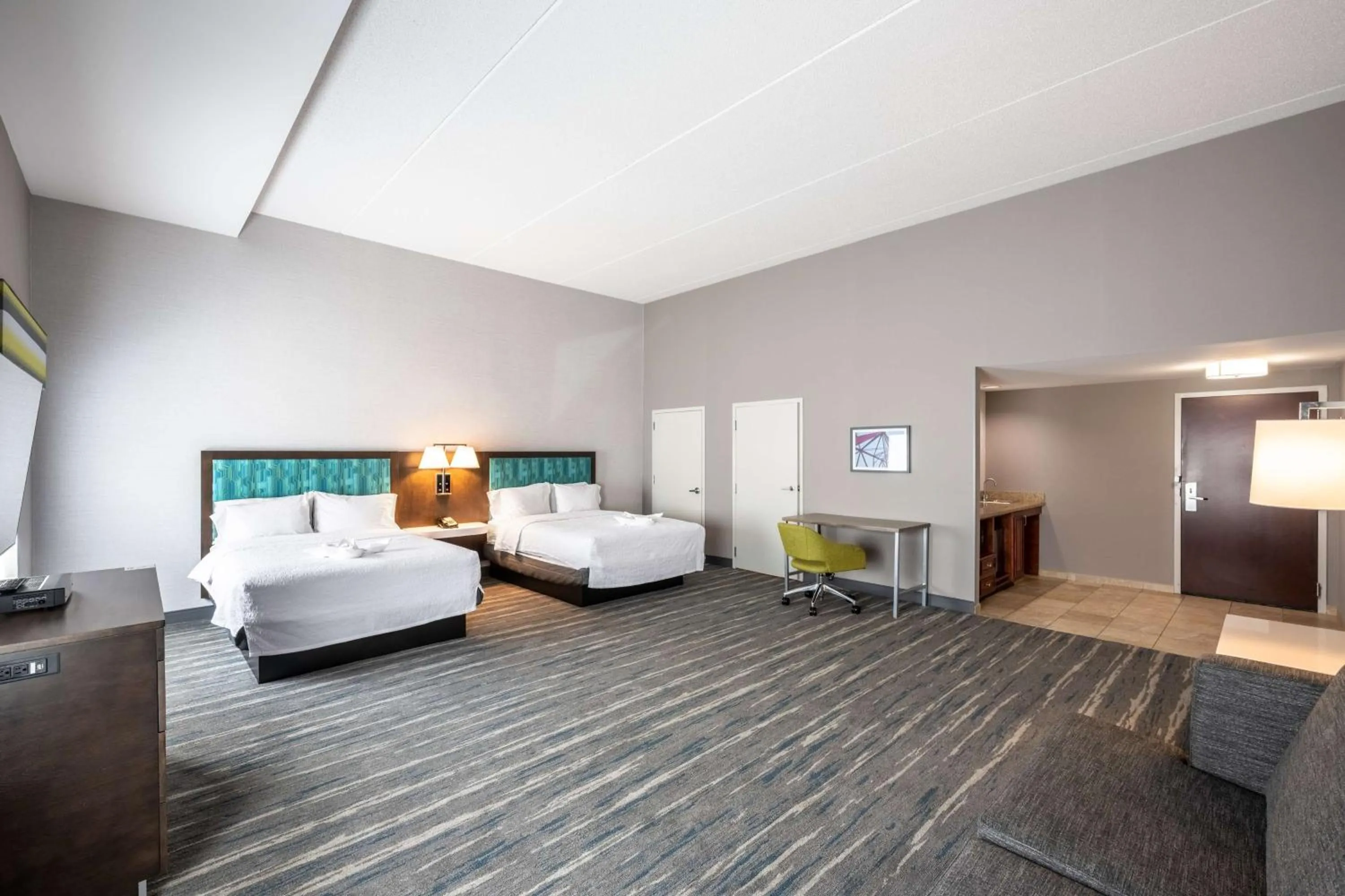 Bedroom, Bed in Hampton Inn & Suites Poughkeepsie