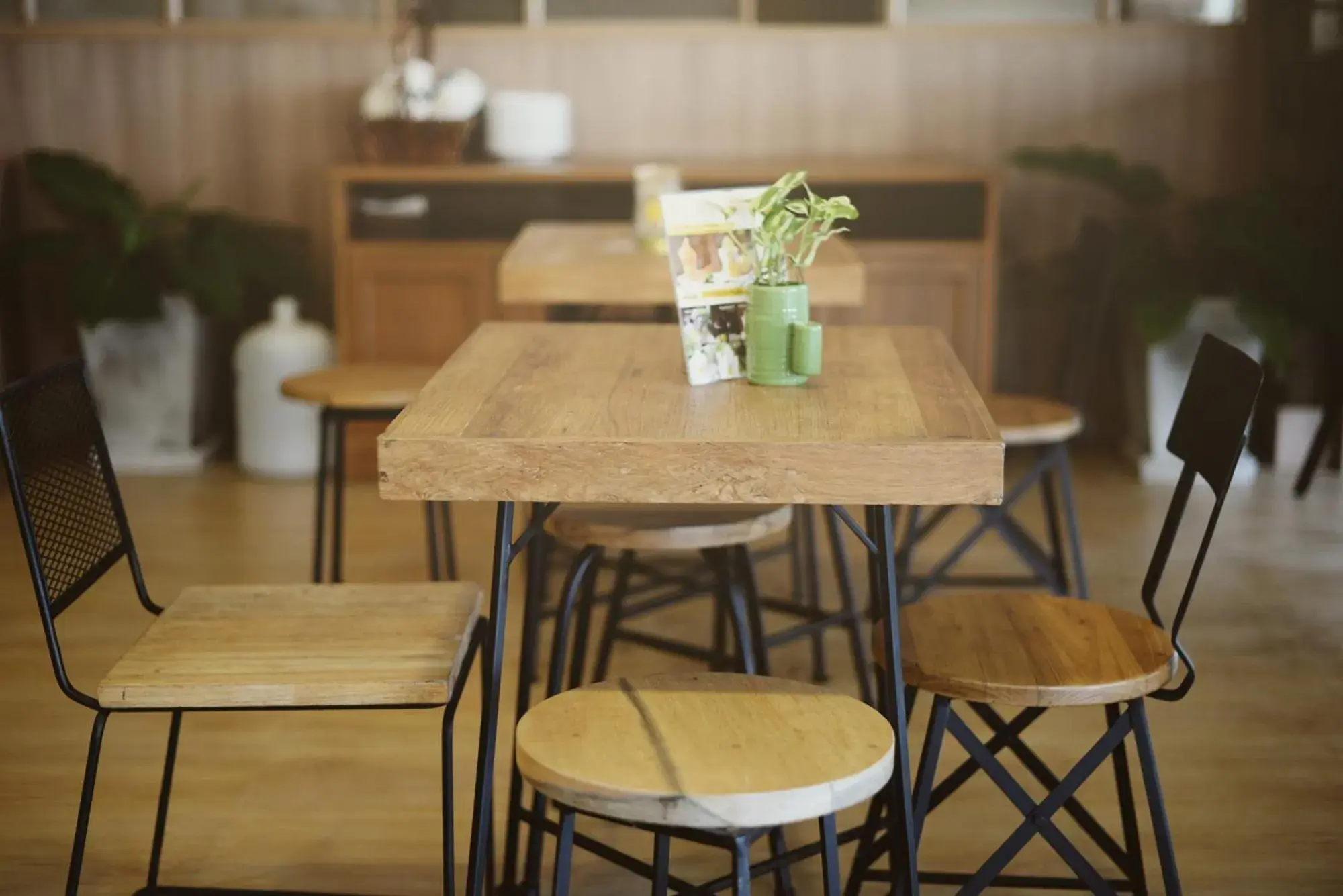 Restaurant/places to eat in Link Mansion Restaurant/places to eat in Link Mansion