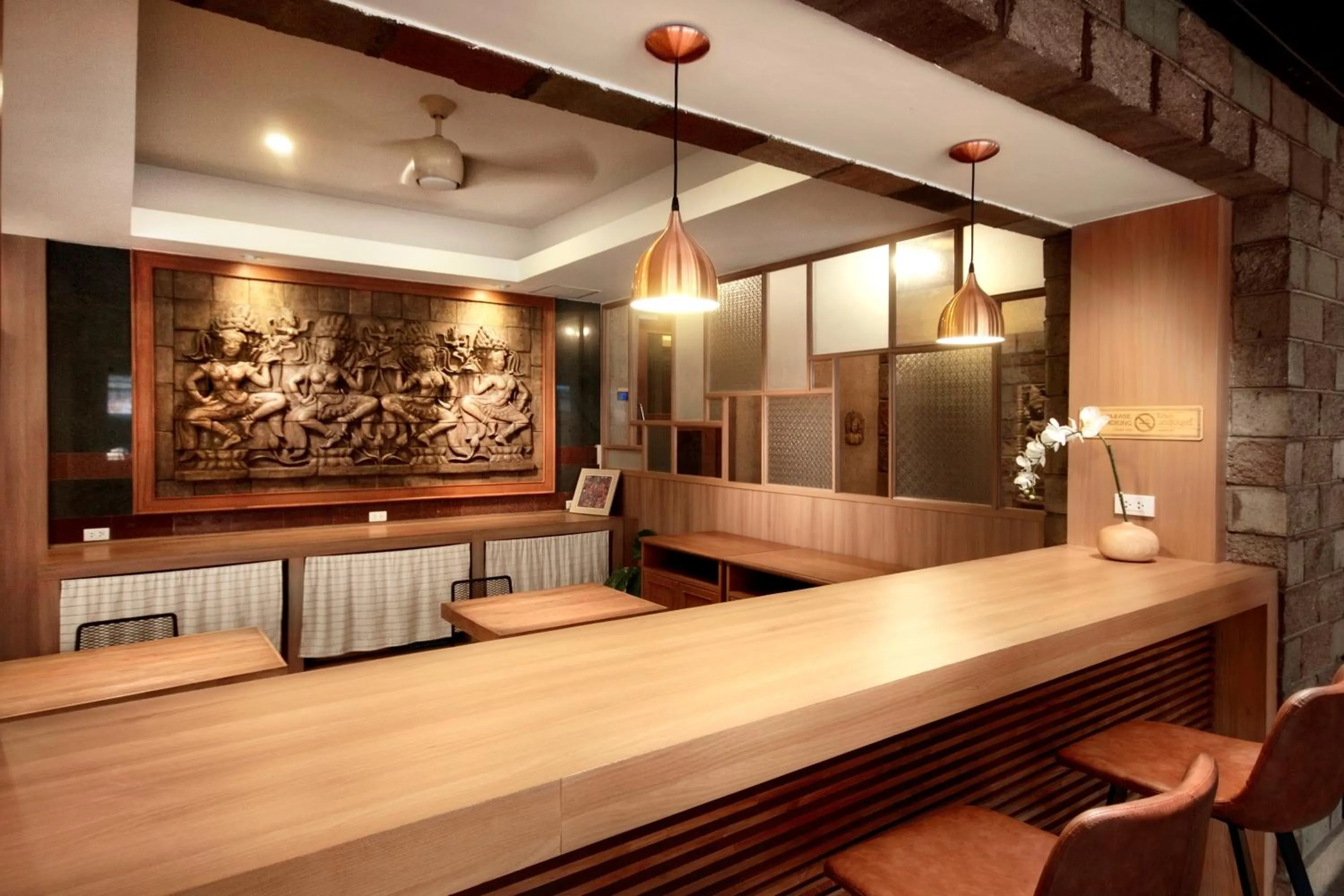 Restaurant/places to eat in Link Mansion