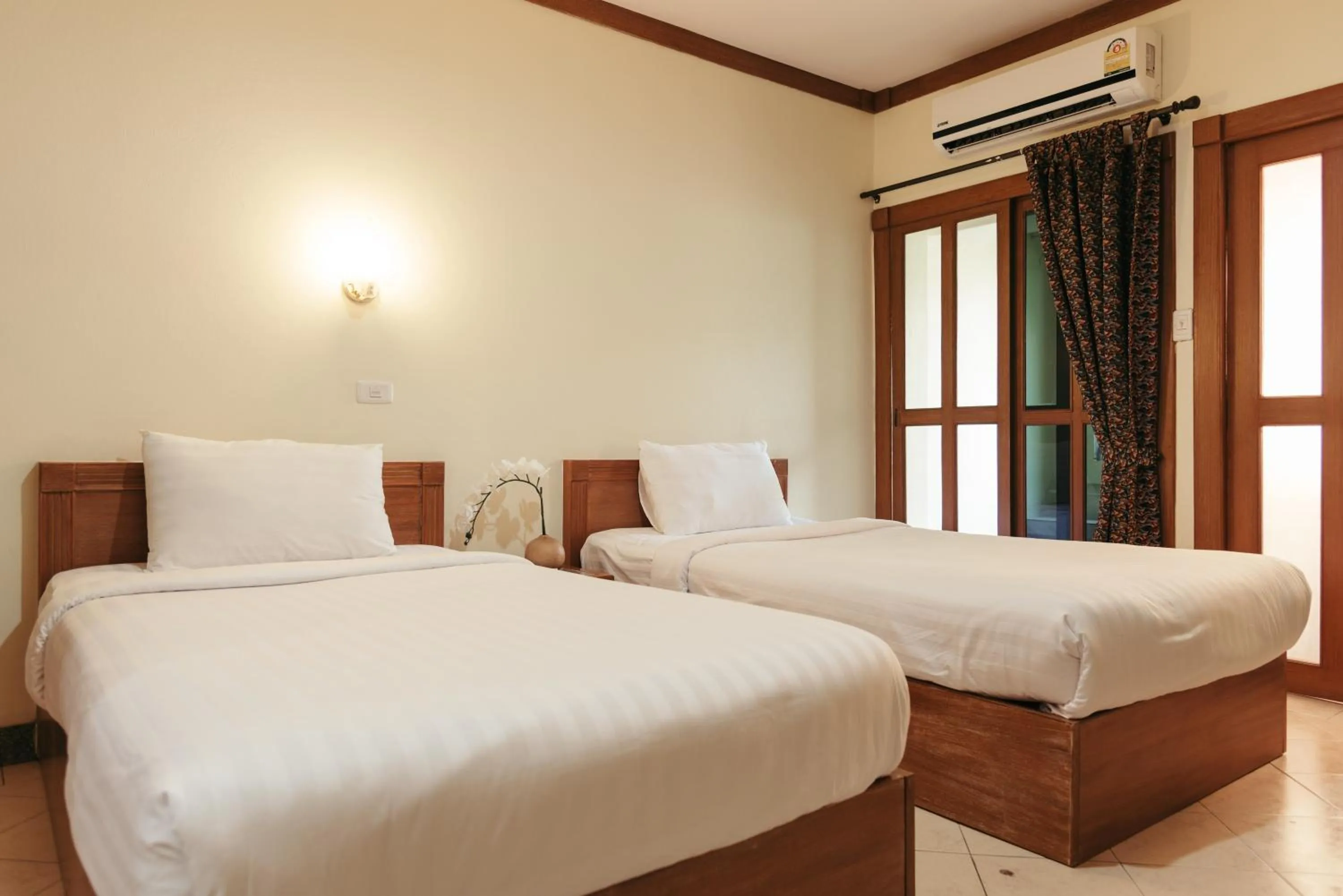 Bedroom, Bed in Link Mansion