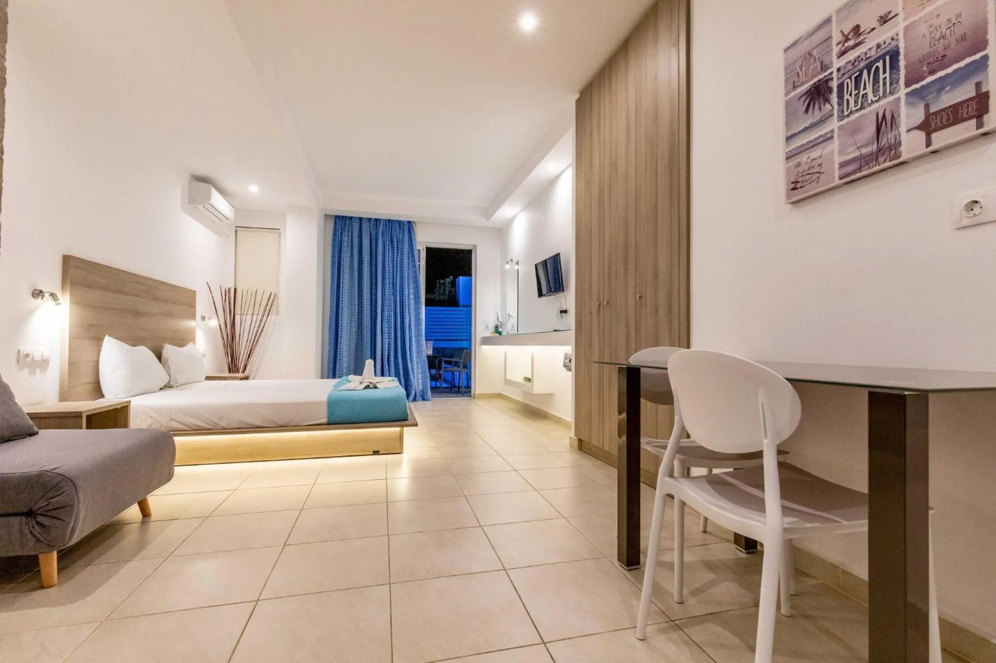 Living room, Bed in Stay Helios