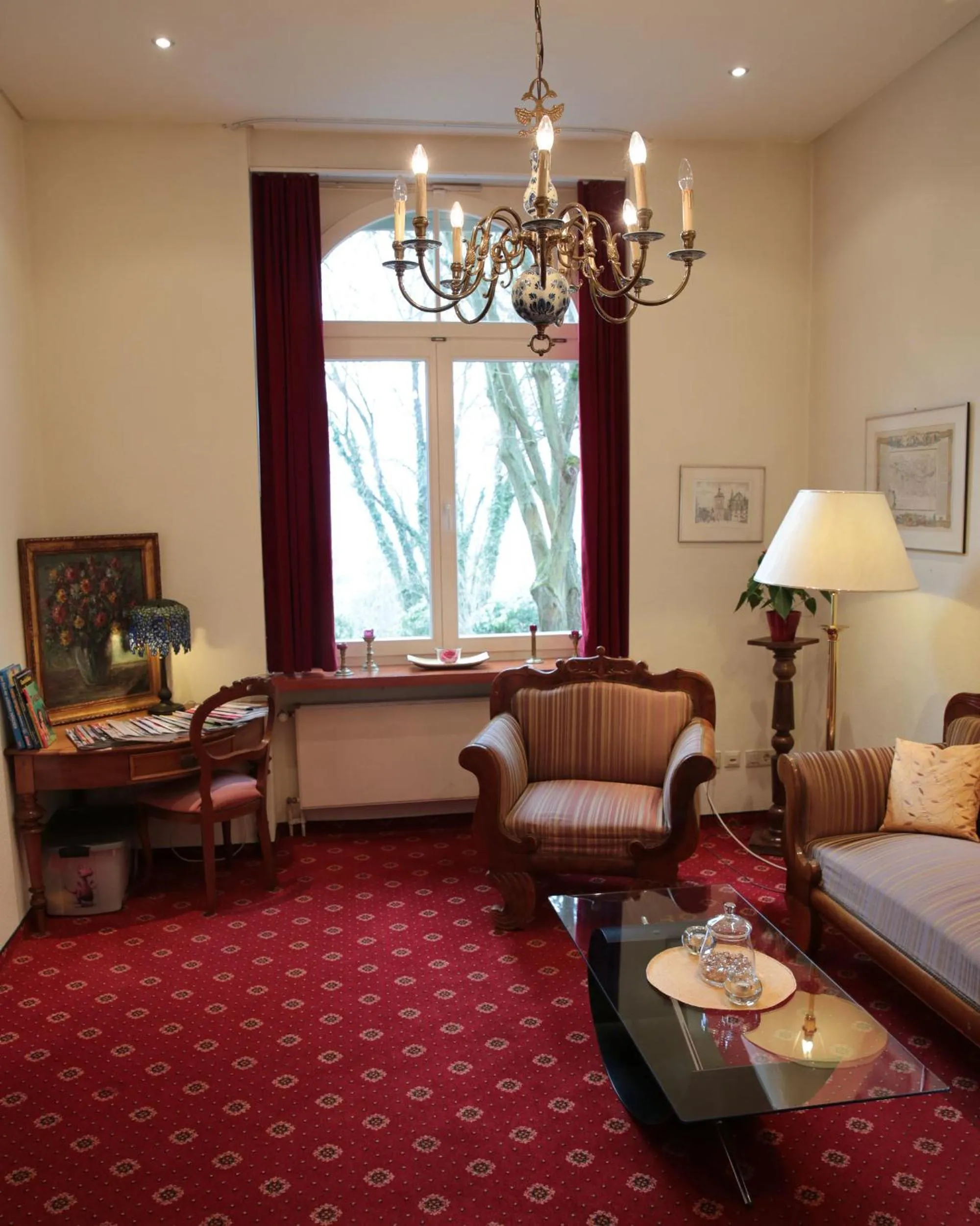 Communal lounge/ TV room in Waldhaus Jakob