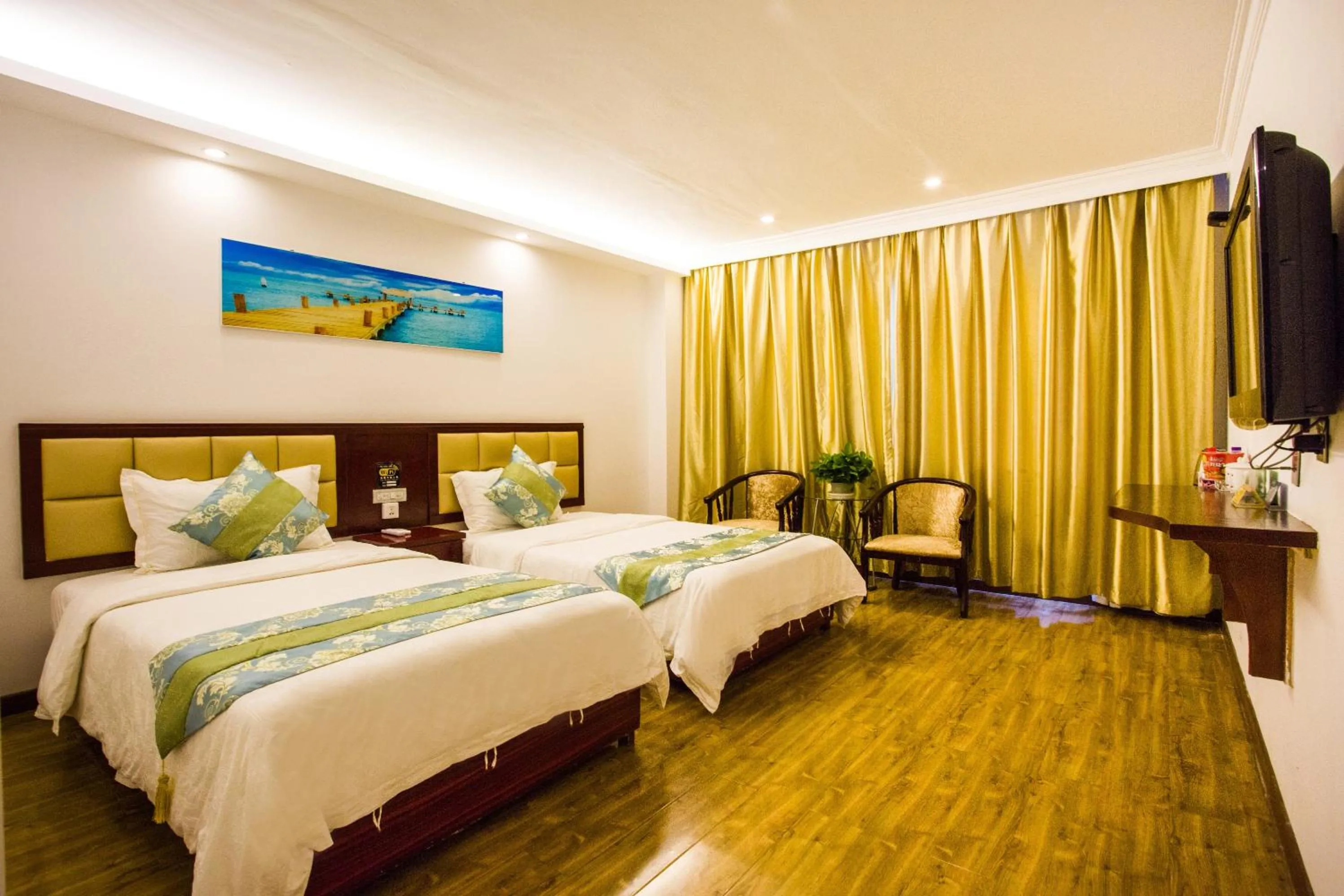 Deluxe Double or Twin Room with Mountain View in 东玉楼大酒店Zhangjiajie Dong Yu Lou Hotel