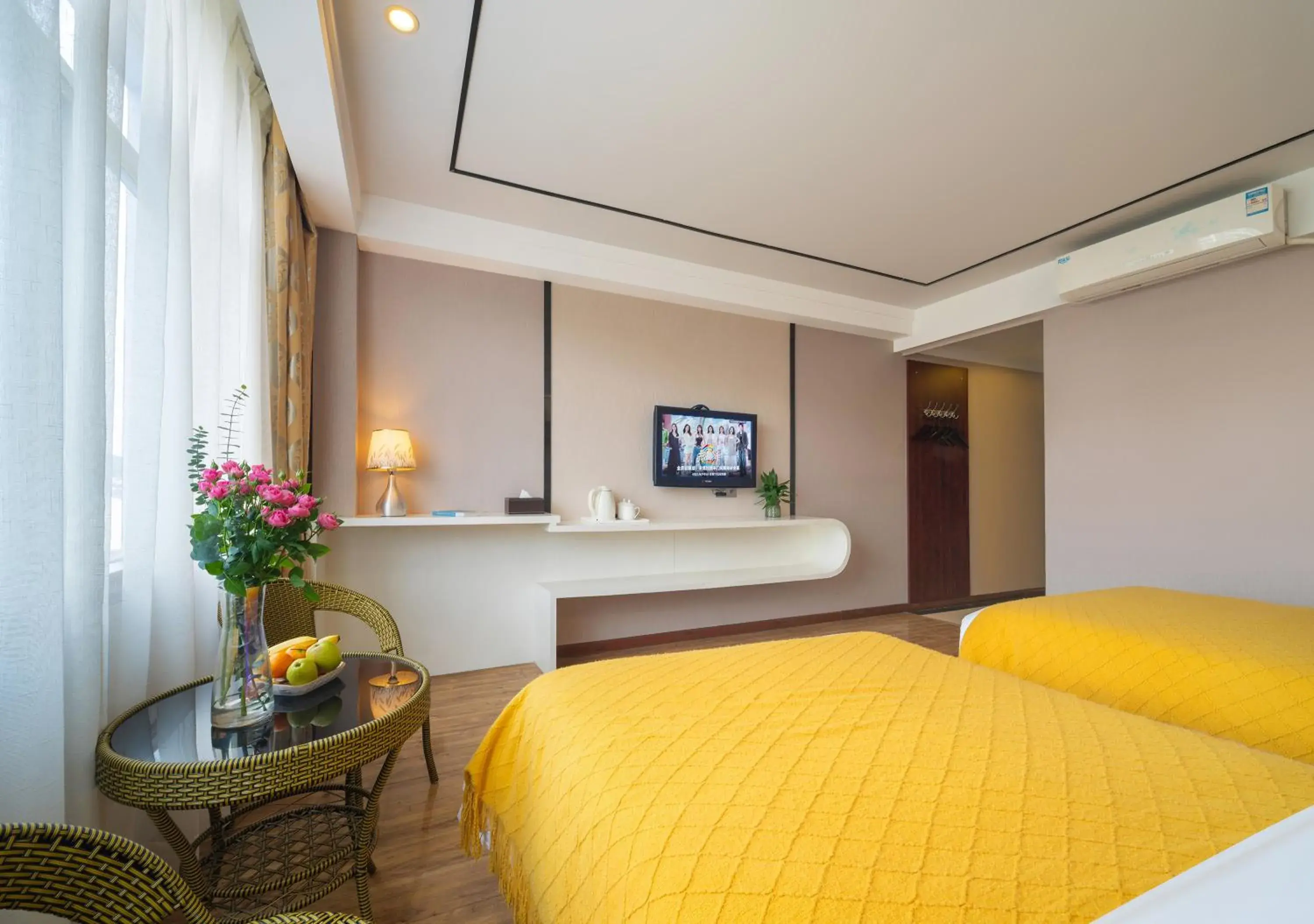 Double or Twin Room with Shower in 东玉楼大酒店Zhangjiajie Dong Yu Lou Hotel Double or Twin Room with Shower in 东玉楼大酒店Zhangjiajie Dong Yu Lou Hotel