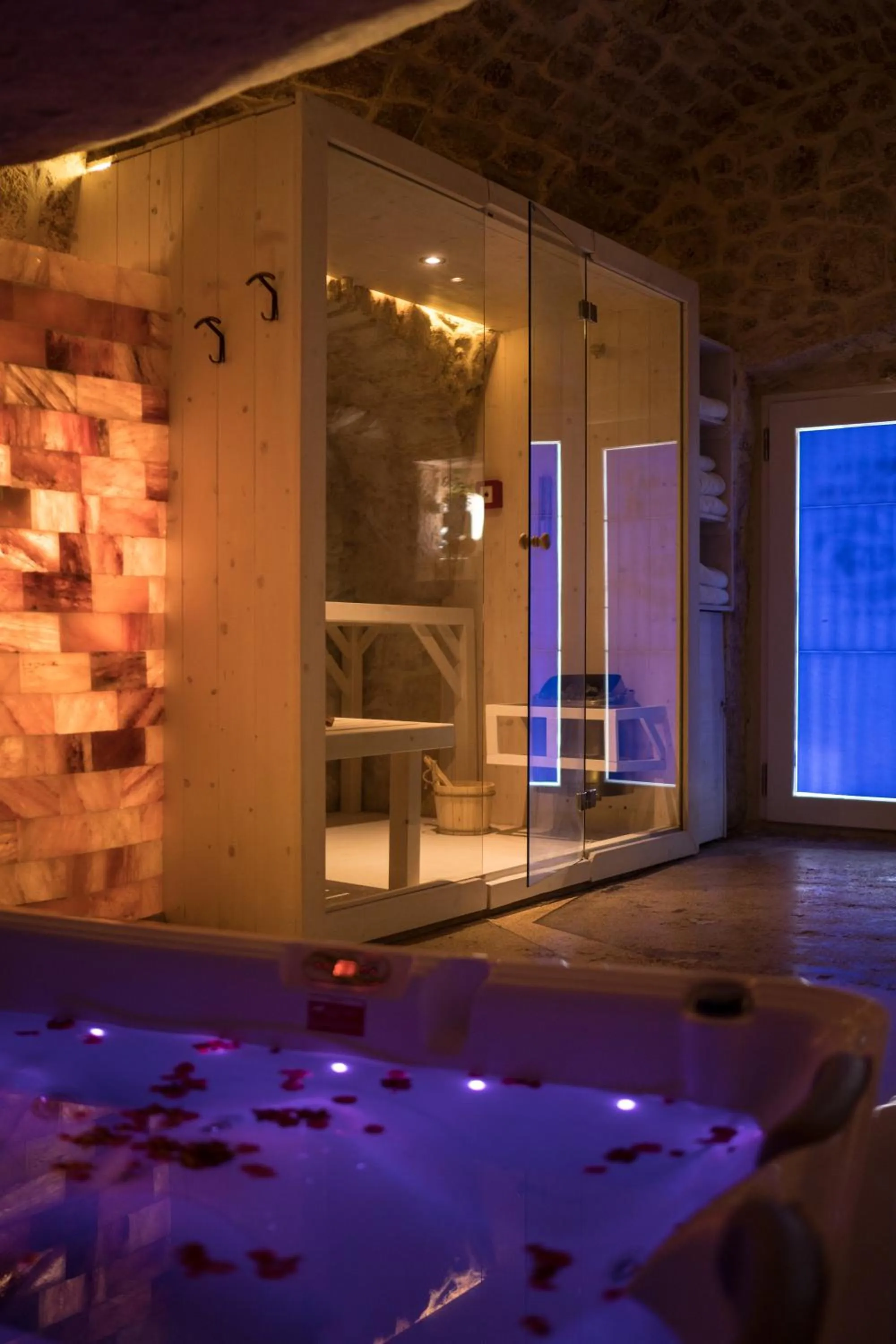 Hot Tub in La Terrazza Sulla Rupe Relais