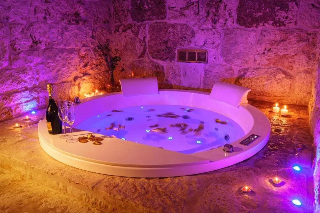 Hot Tub in La Terrazza Sulla Rupe Relais