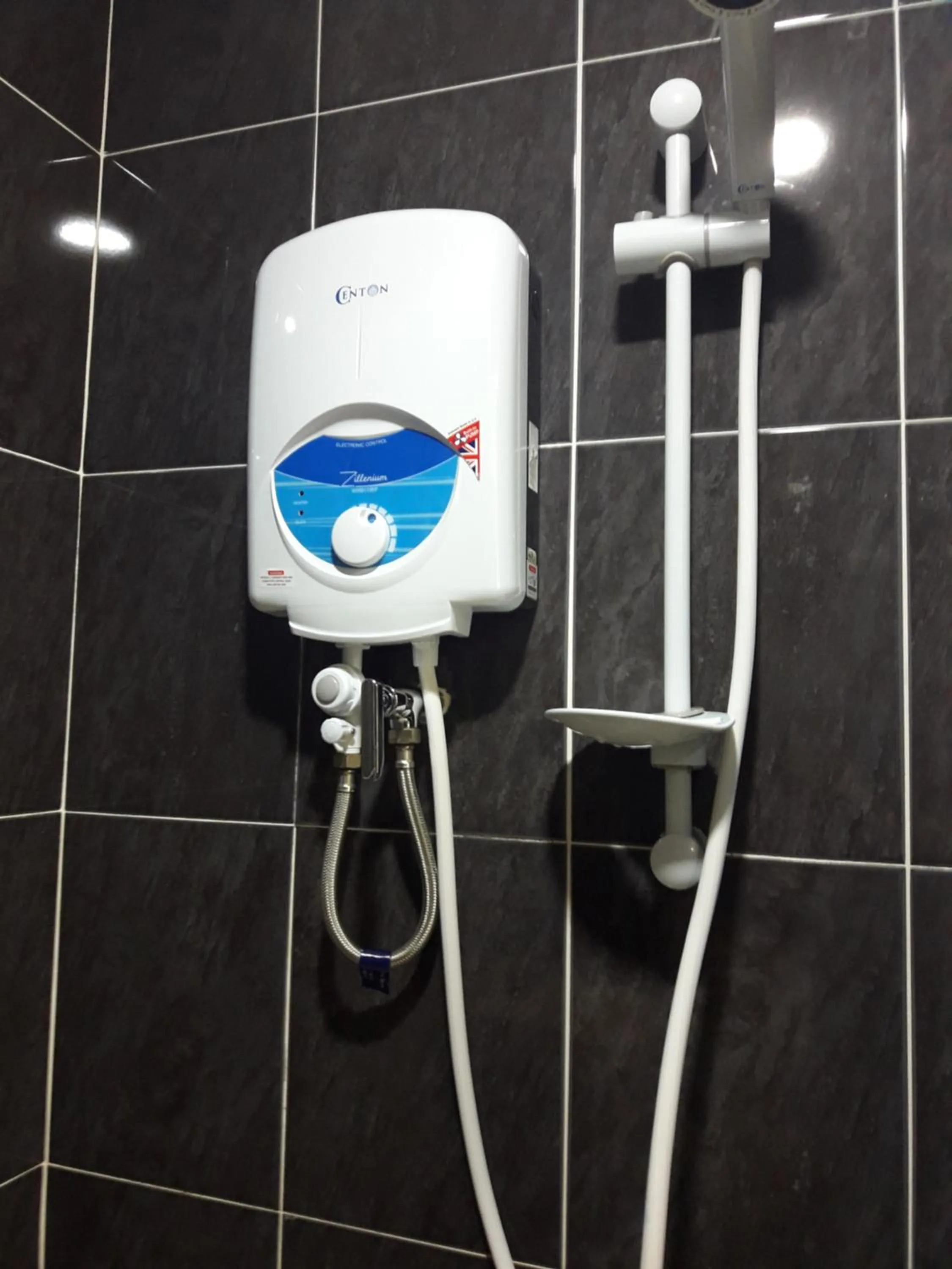 Shower in Hotel Al Abraar