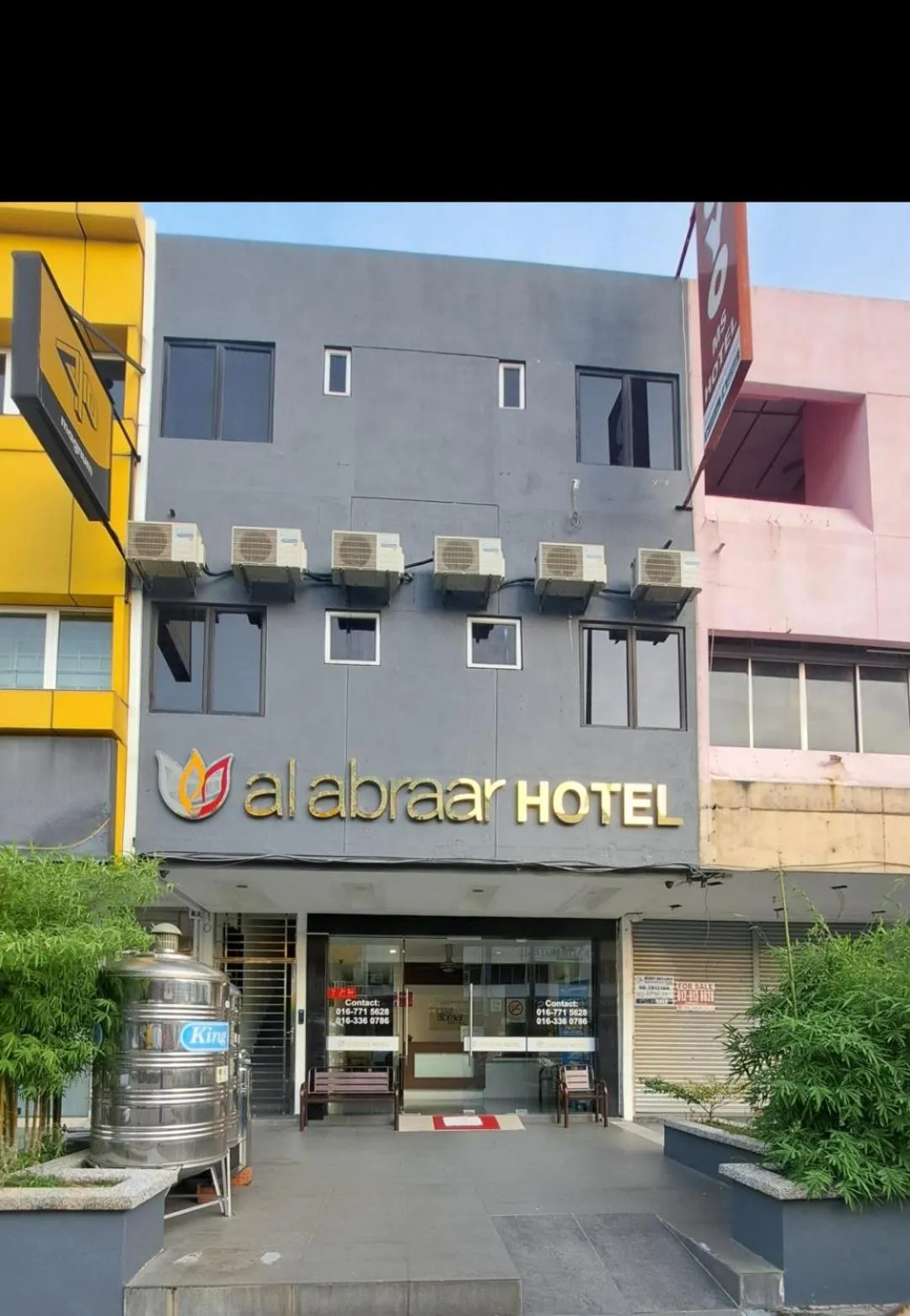 Property building in Hotel Al Abraar