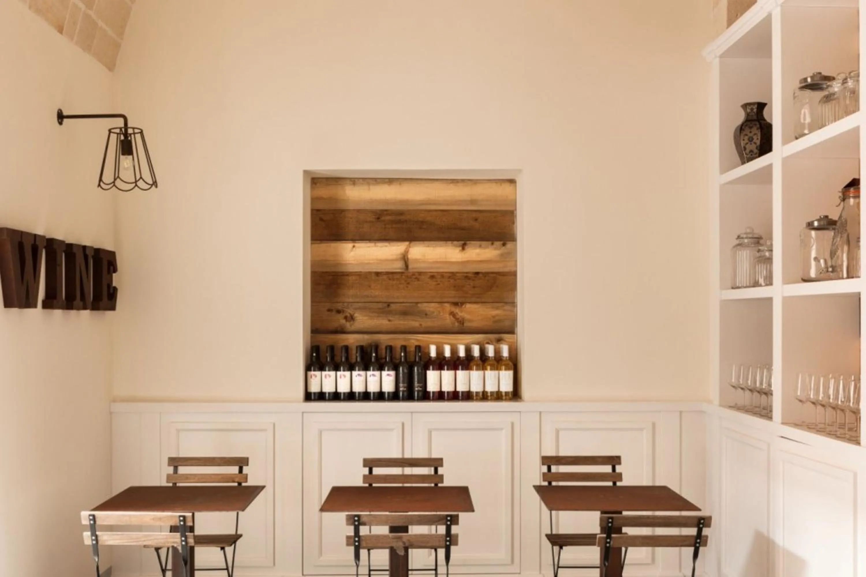 Restaurant/places to eat in Vinilia Wine Resort