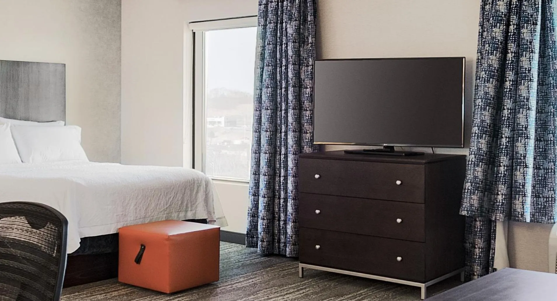 Bed in Hampton Inn & Suites by Hilton Dartmouth - Halifax