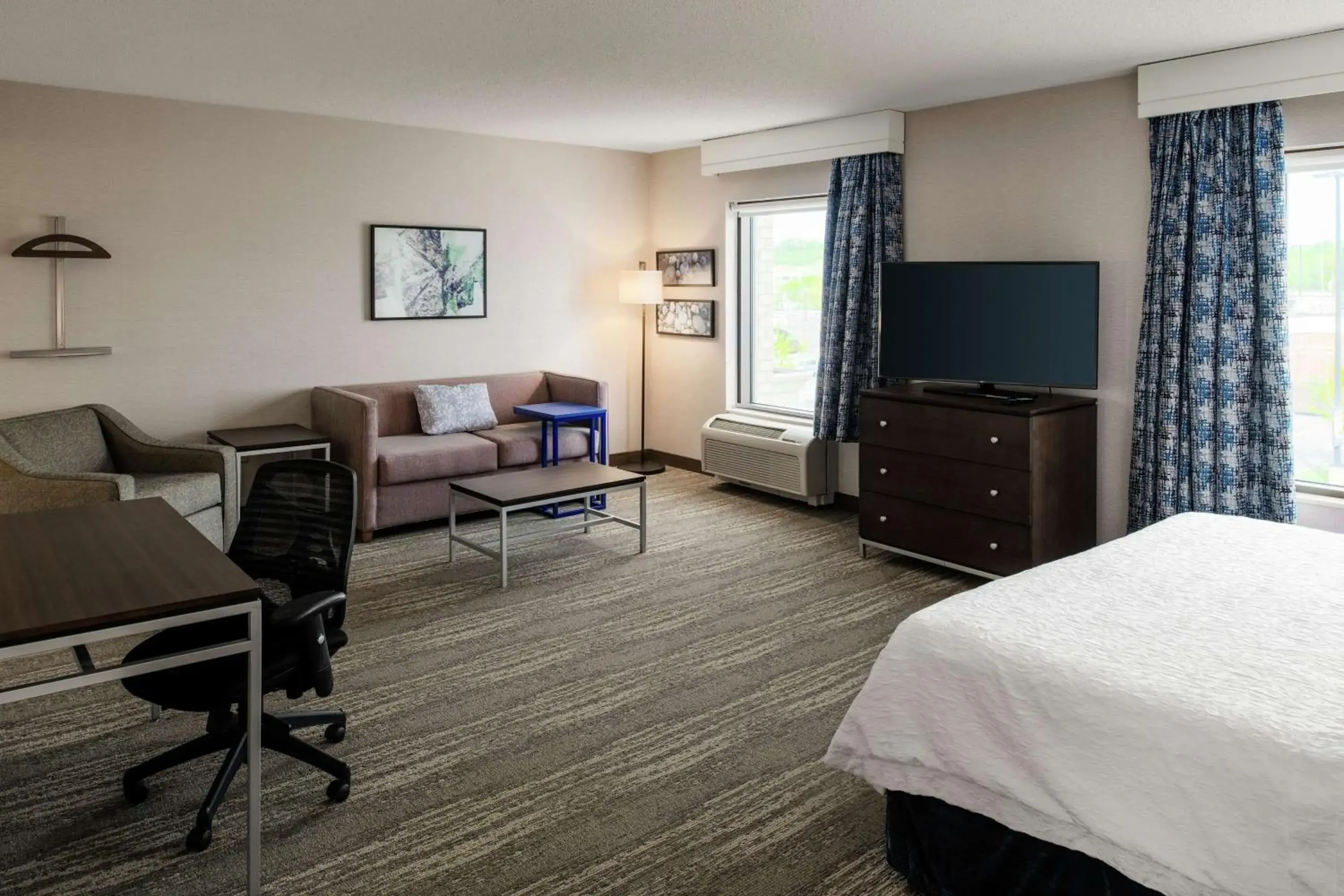 Bed in Hampton Inn & Suites by Hilton Dartmouth - Halifax Bed in Hampton Inn & Suites by Hilton Dartmouth - Halifax