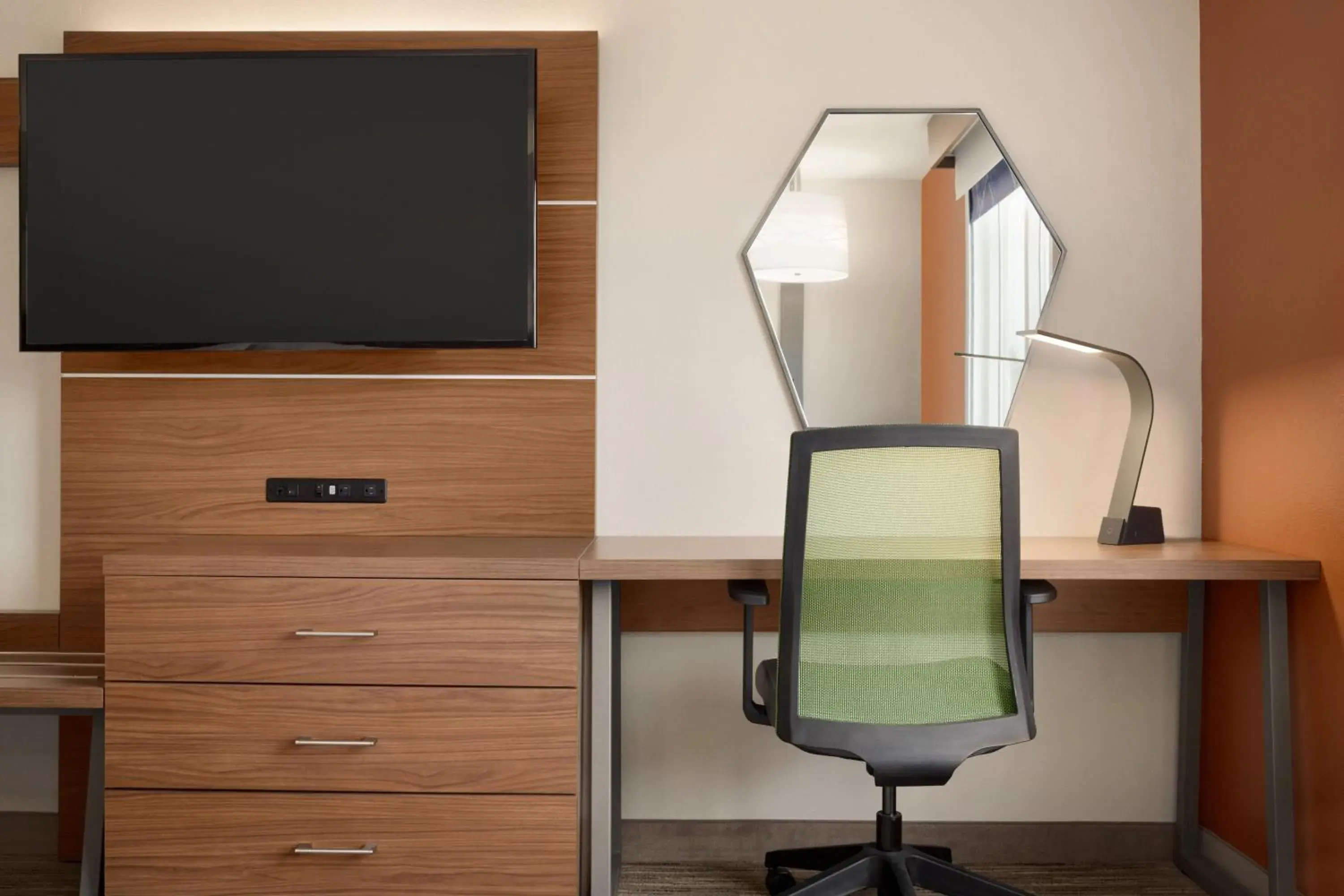 Standard Room with Two Queen Beds in Holiday Inn Express Hotel & Suites Auburn - University Area by IHG Standard Room with Two Queen Beds in Holiday Inn Express Hotel & Suites Auburn - University Area by IHG