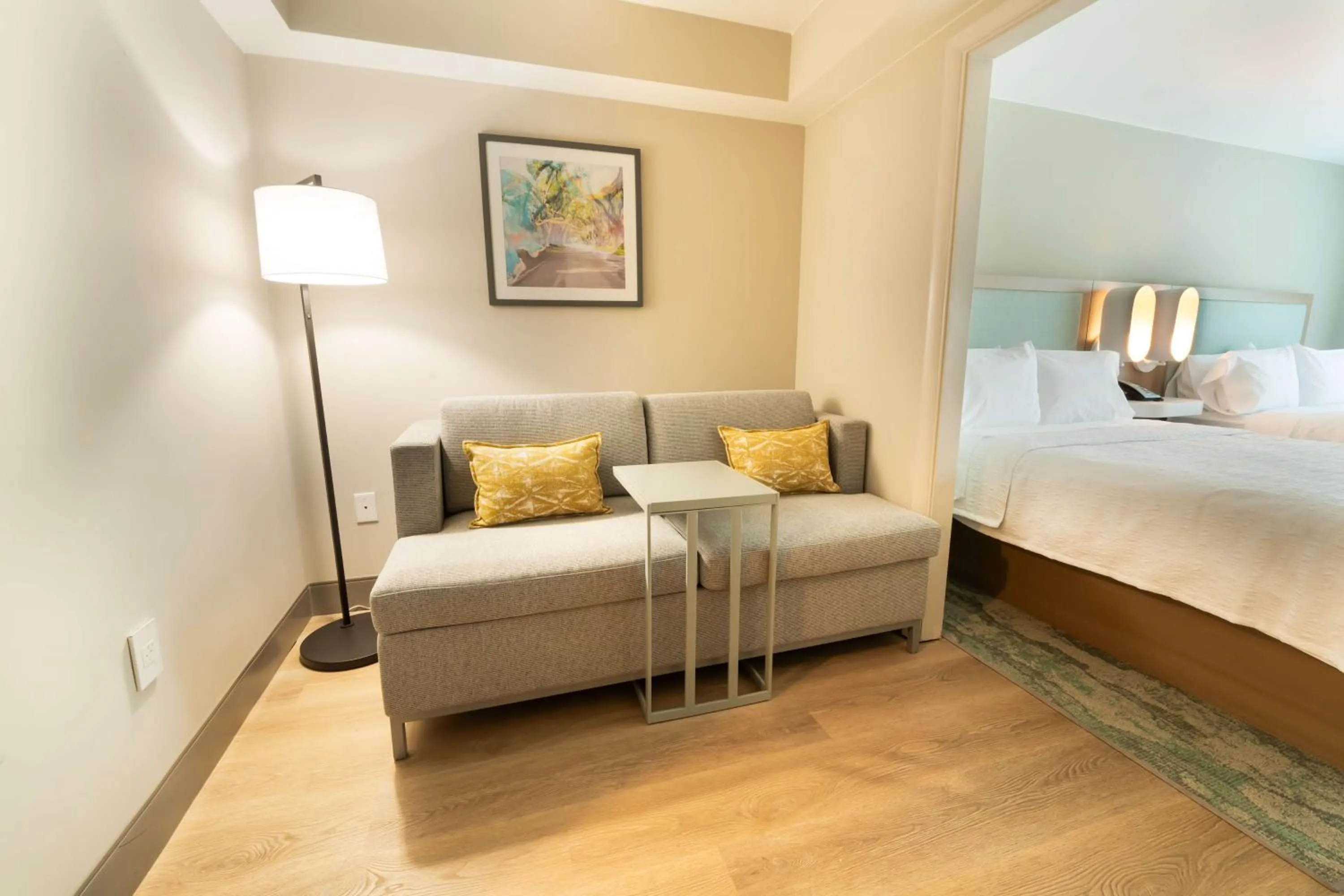 Living room, Bed in Holiday Inn St. Augustine - Historic, an IHG Hotel