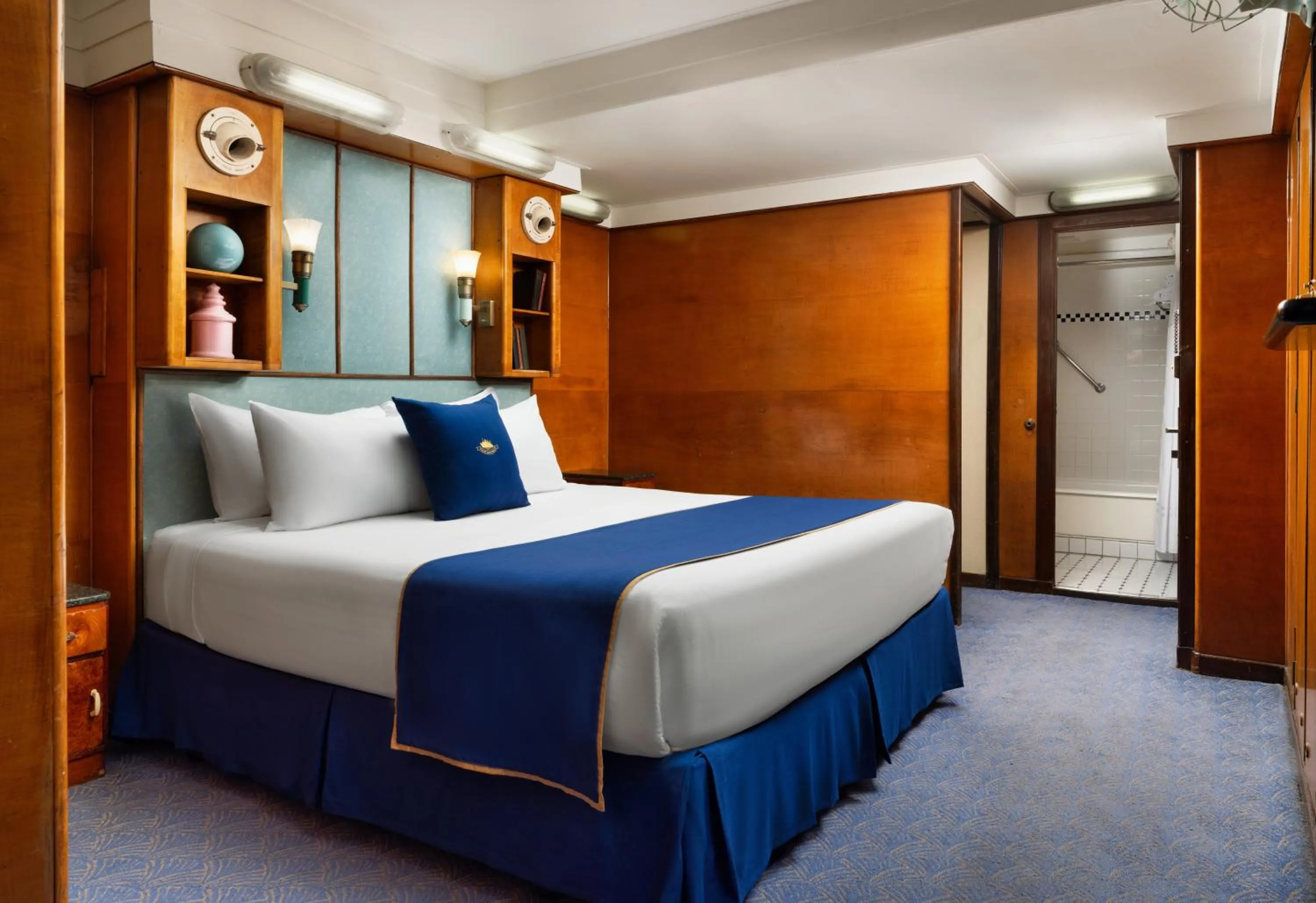 Bed in The Queen Mary