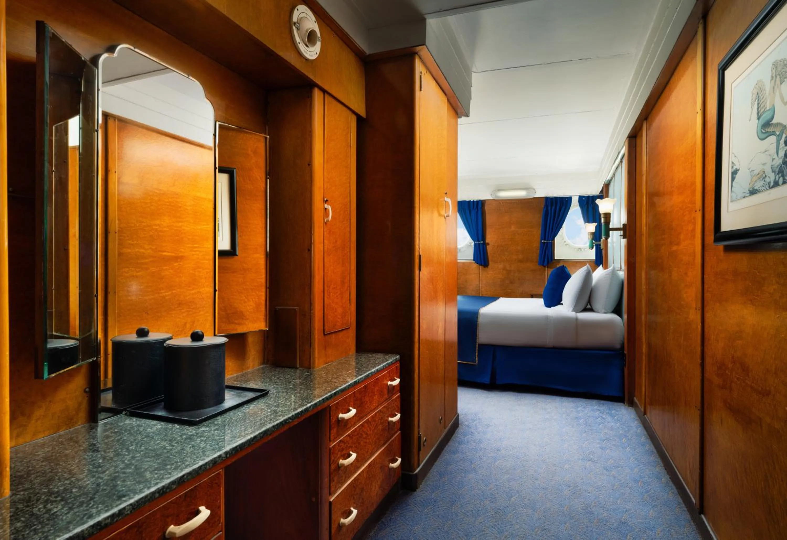 Bedroom, Bed in The Queen Mary