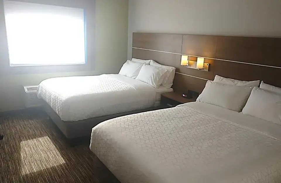 Standard Queen Room with Sofa Bed in Holiday Inn Express Murrysville - Delmont by IHG Standard Queen Room with Sofa Bed in Holiday Inn Express Murrysville - Delmont by IHG