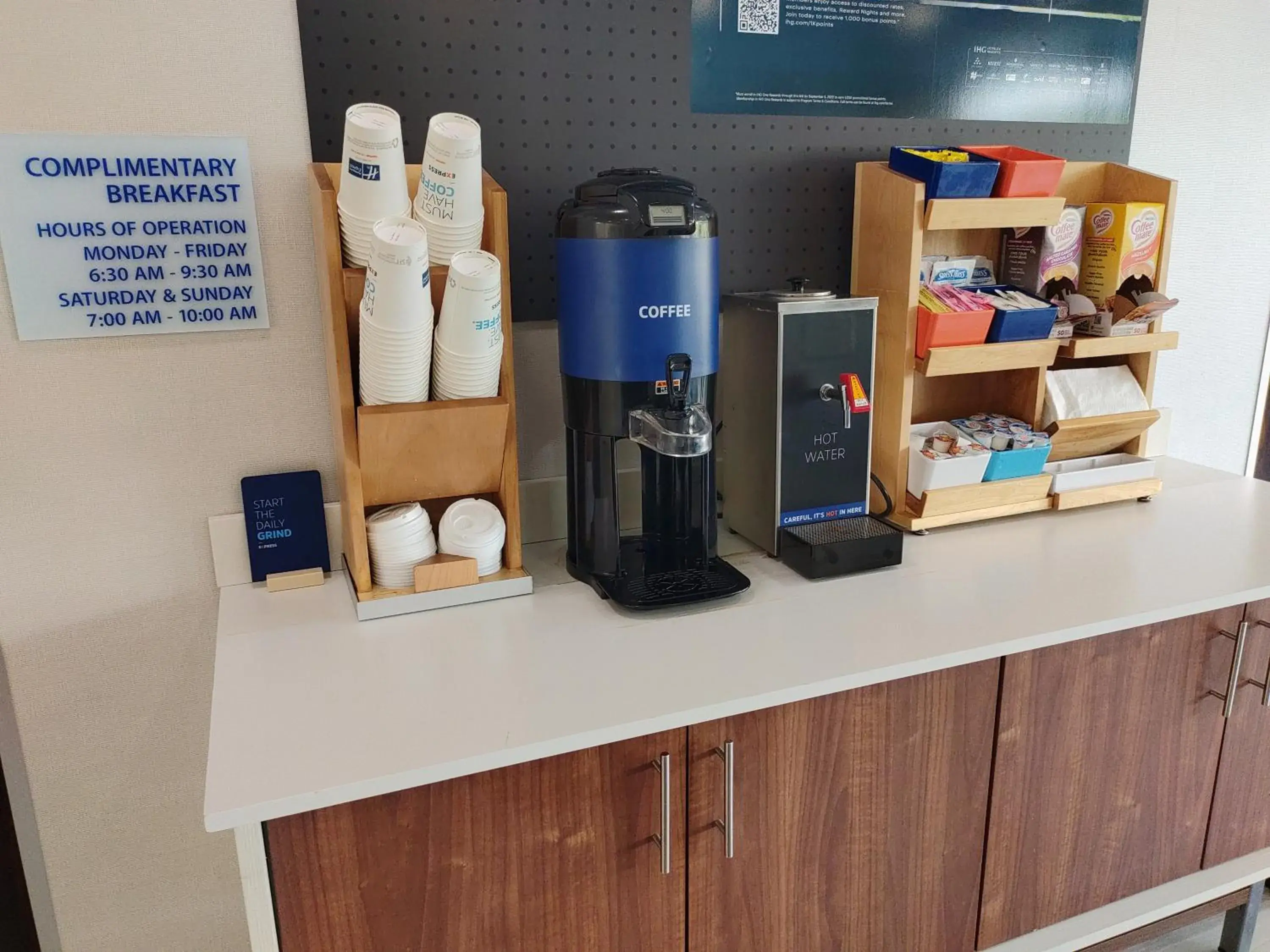 Standard Queen Room with Two Queen Beds and Tub - Mobility/Communications Accessible in Holiday Inn Express Murrysville - Delmont by IHG Standard Queen Room with Two Queen Beds and Tub - Mobility/Communications Accessible in Holiday Inn Express Murrysville - Delmont by IHG