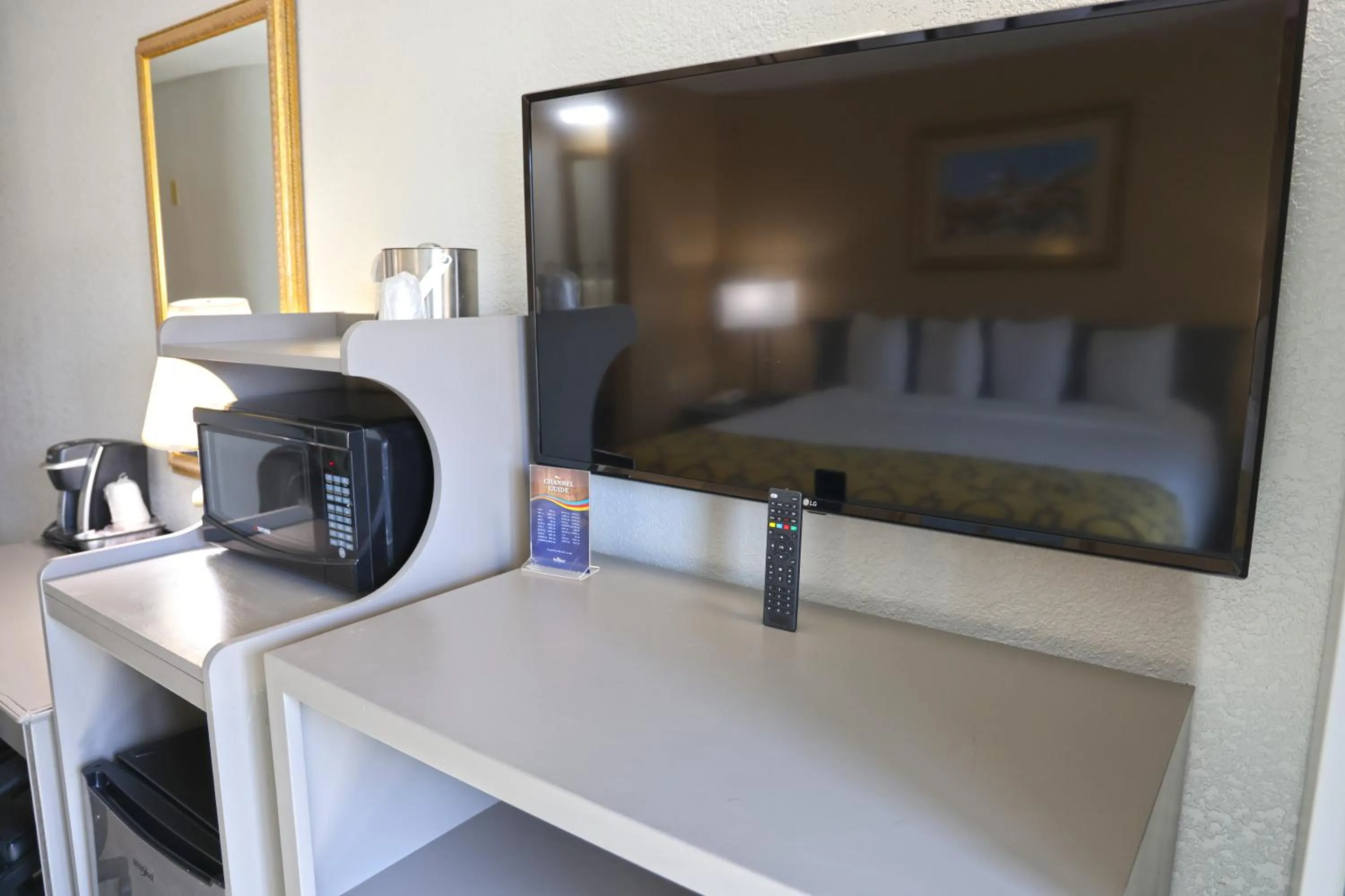 TV and multimedia in Baymont by Wyndham Barstow Historic Route 66