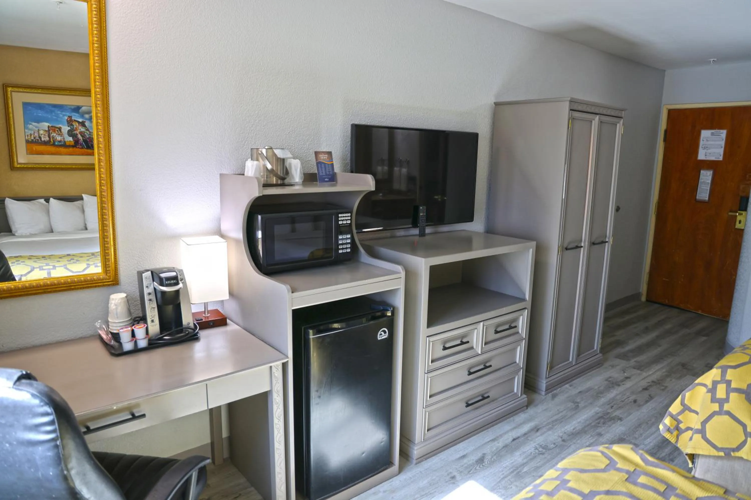 furniture in Baymont by Wyndham Barstow Historic Route 66