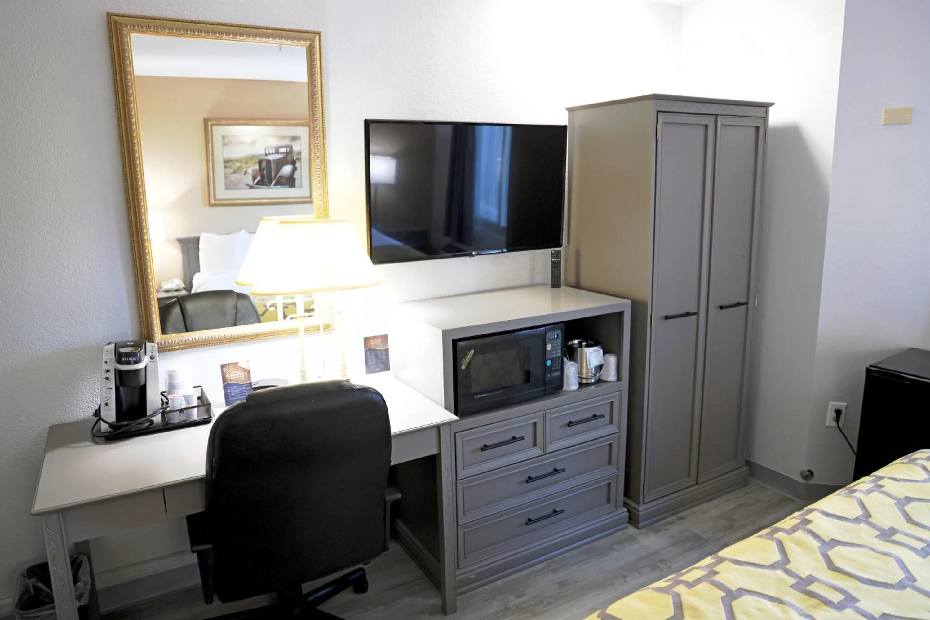 furniture in Baymont by Wyndham Barstow Historic Route 66