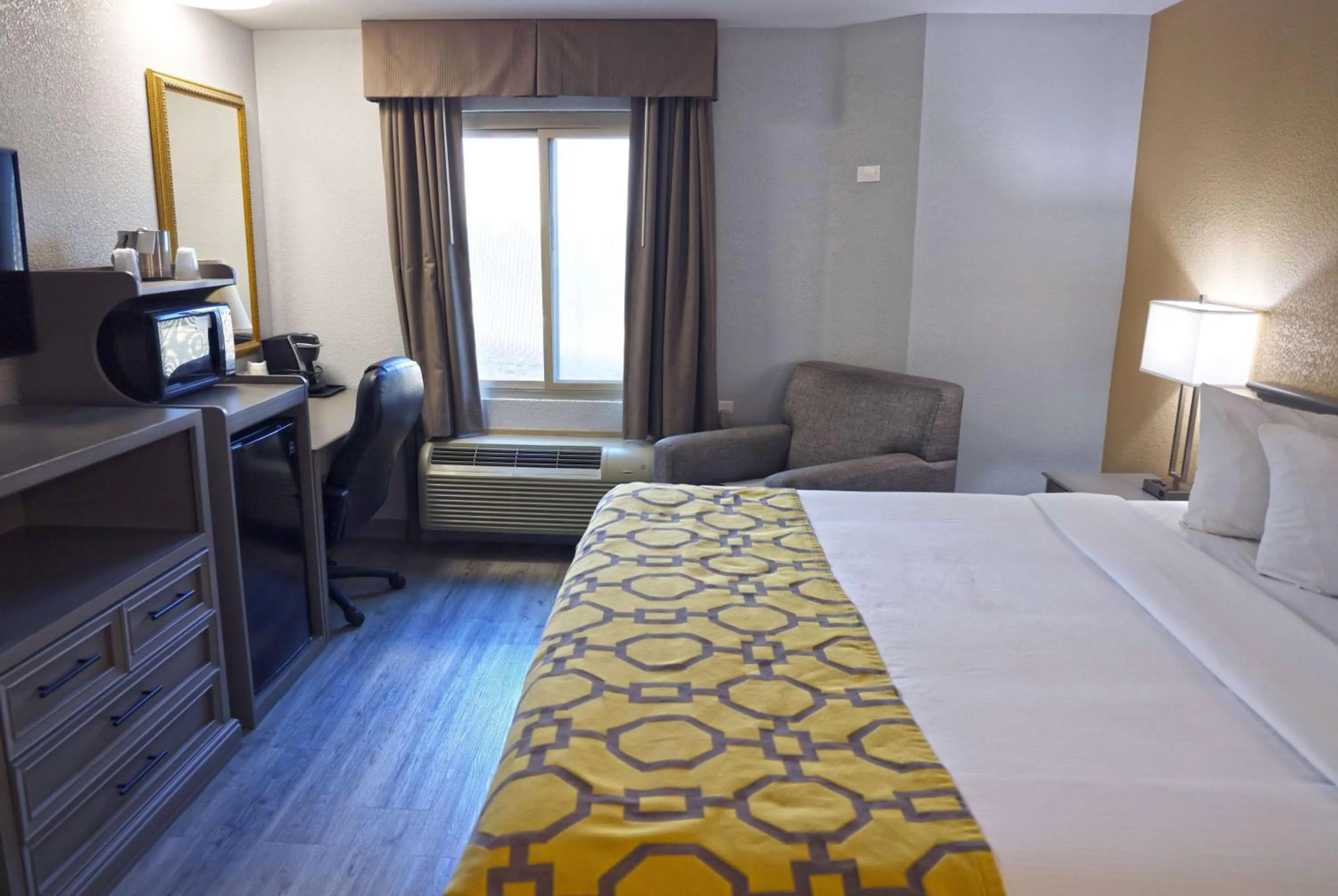 Photo of the whole room, Bed in Baymont by Wyndham Barstow Historic Route 66