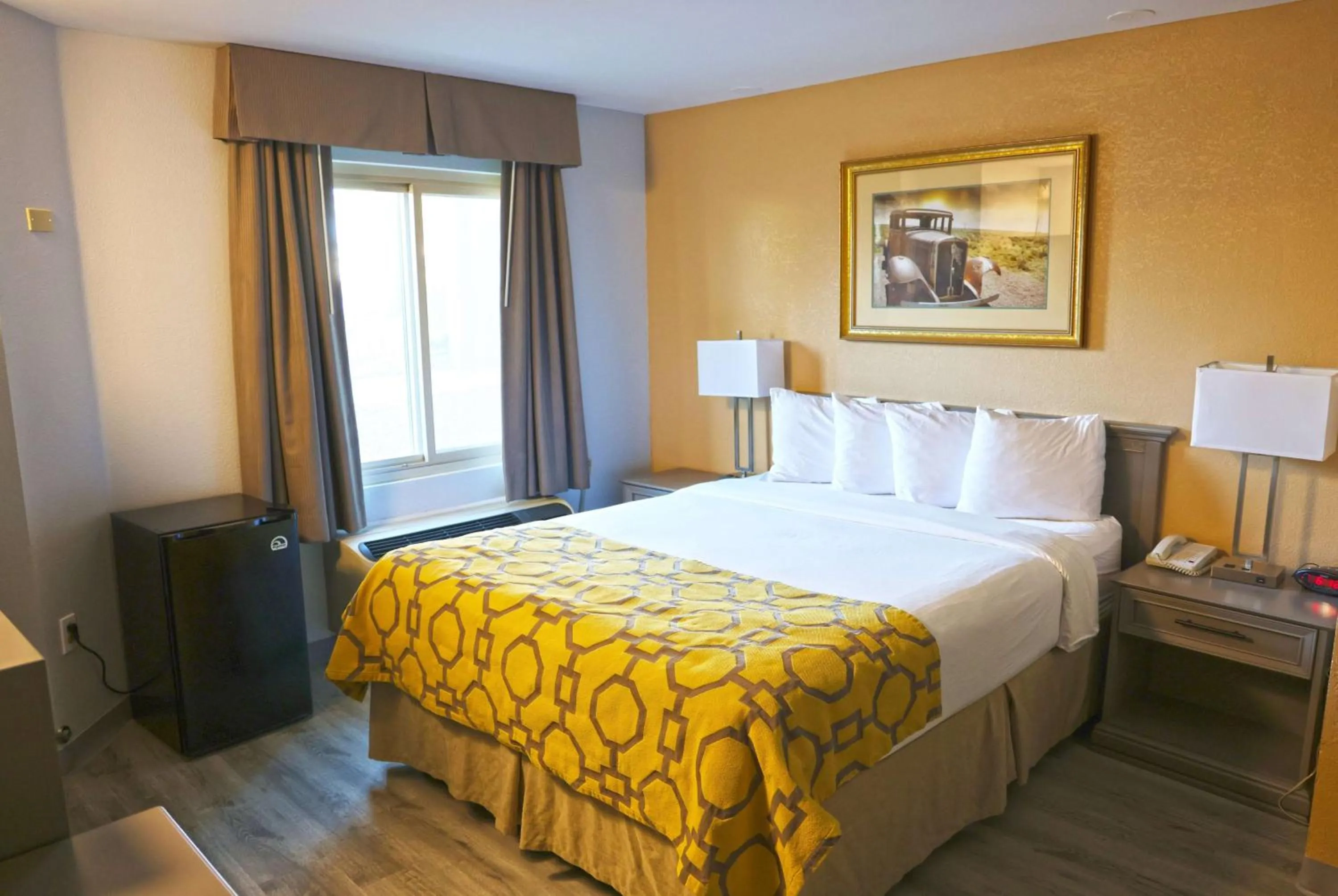 Photo of the whole room, Bed in Baymont by Wyndham Barstow Historic Route 66