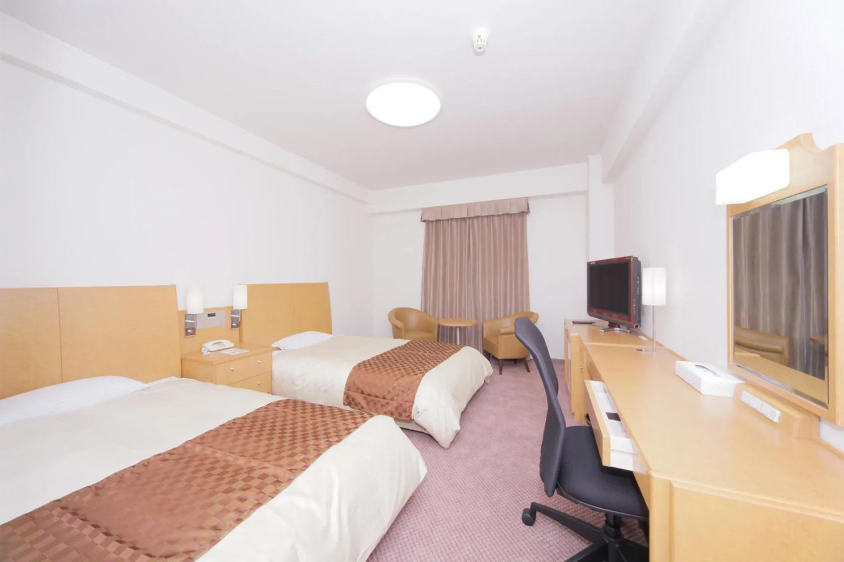 Bed, Room Photo in Hotel New Tanaka