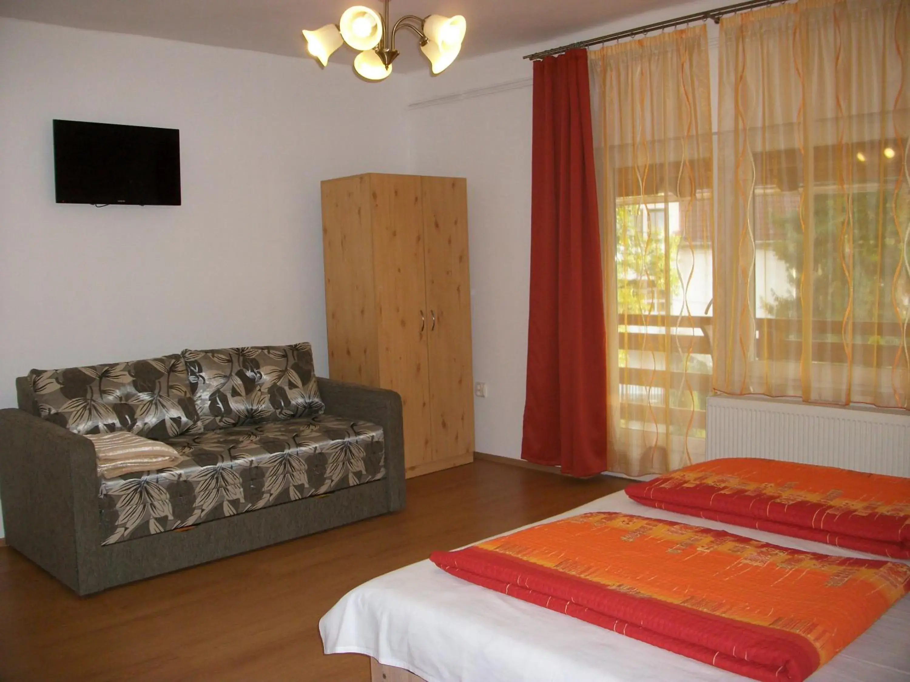 Quadruple Room with Mountain View in Éden II. Quadruple Room with Mountain View in Éden II.
