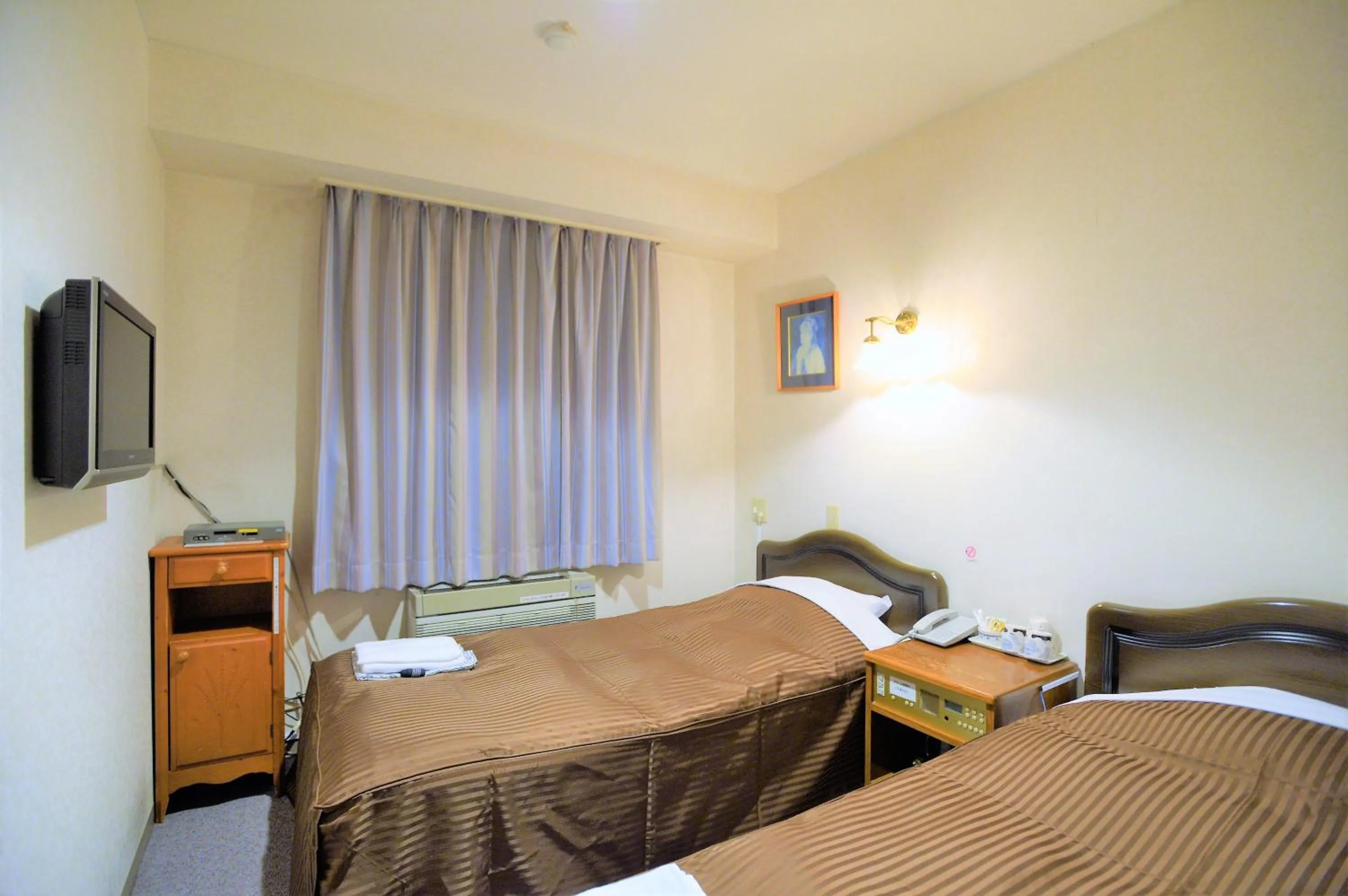 Photo of the whole room, Bed in Famy Inn Makuhari