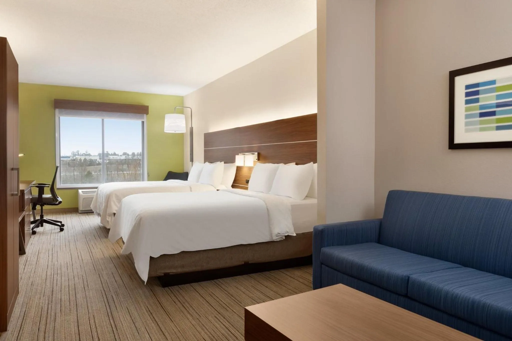 Photo of the whole room, Bed in Holiday Inn Express Hotel & Suites Opelika Auburn by IHG