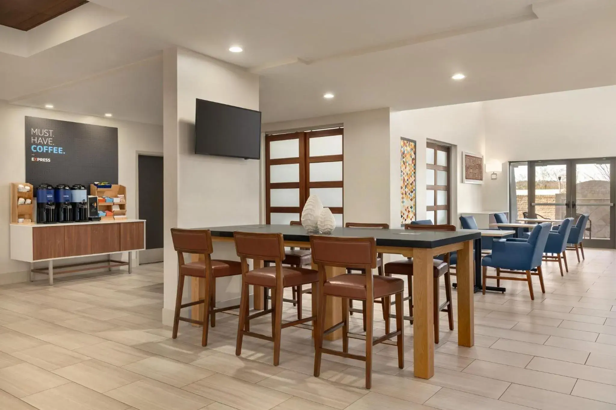 Breakfast in Holiday Inn Express Hotel & Suites Opelika Auburn by IHG Breakfast in Holiday Inn Express Hotel & Suites Opelika Auburn by IHG